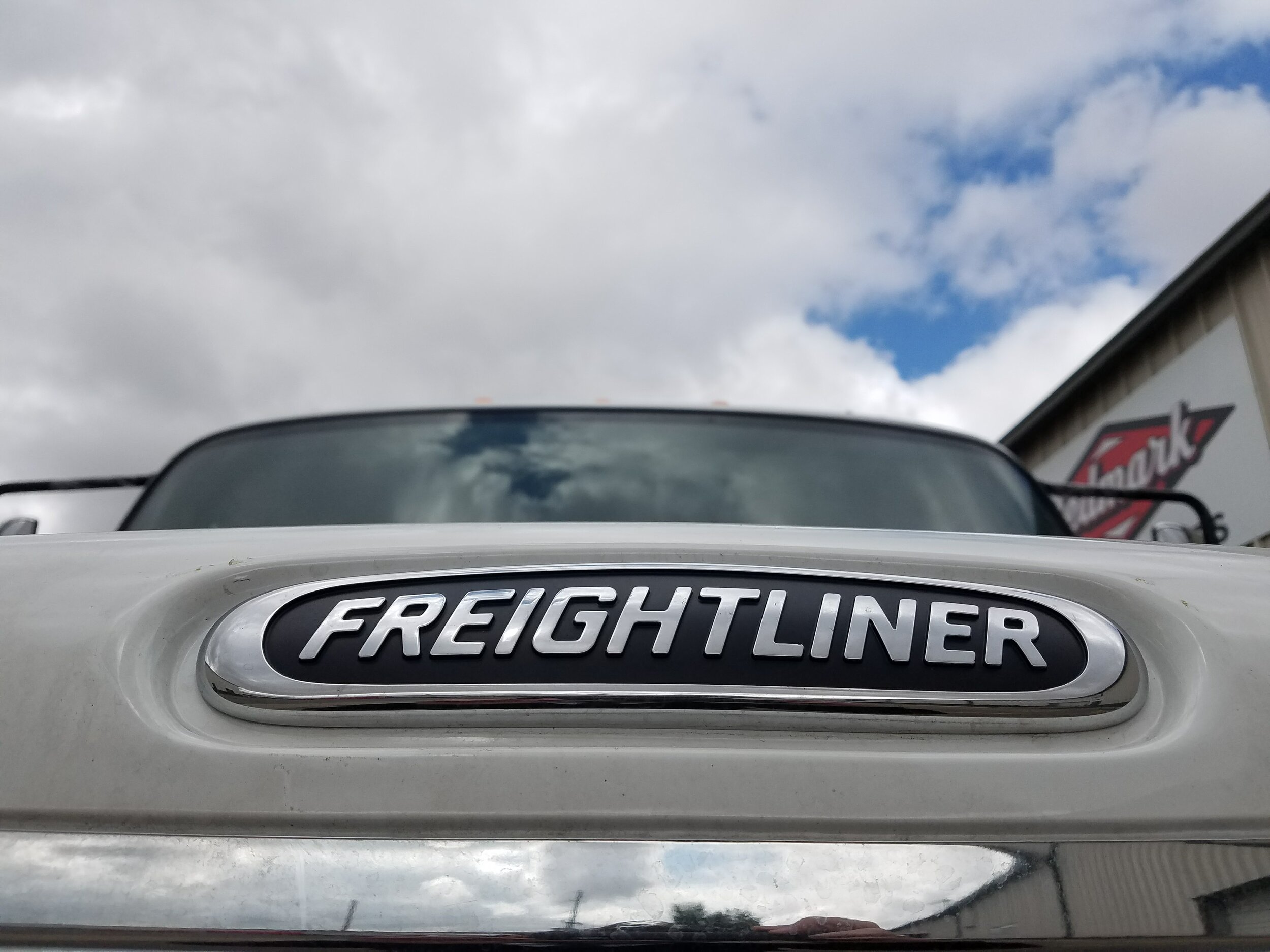 Freightliner_D.jpg