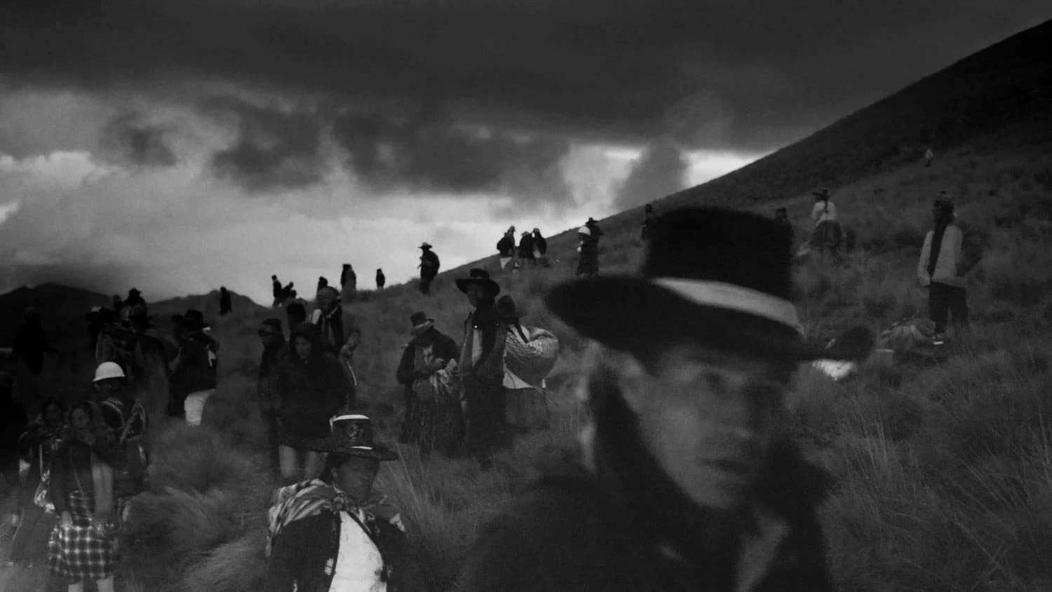 CUMBRES Y CENIZAS