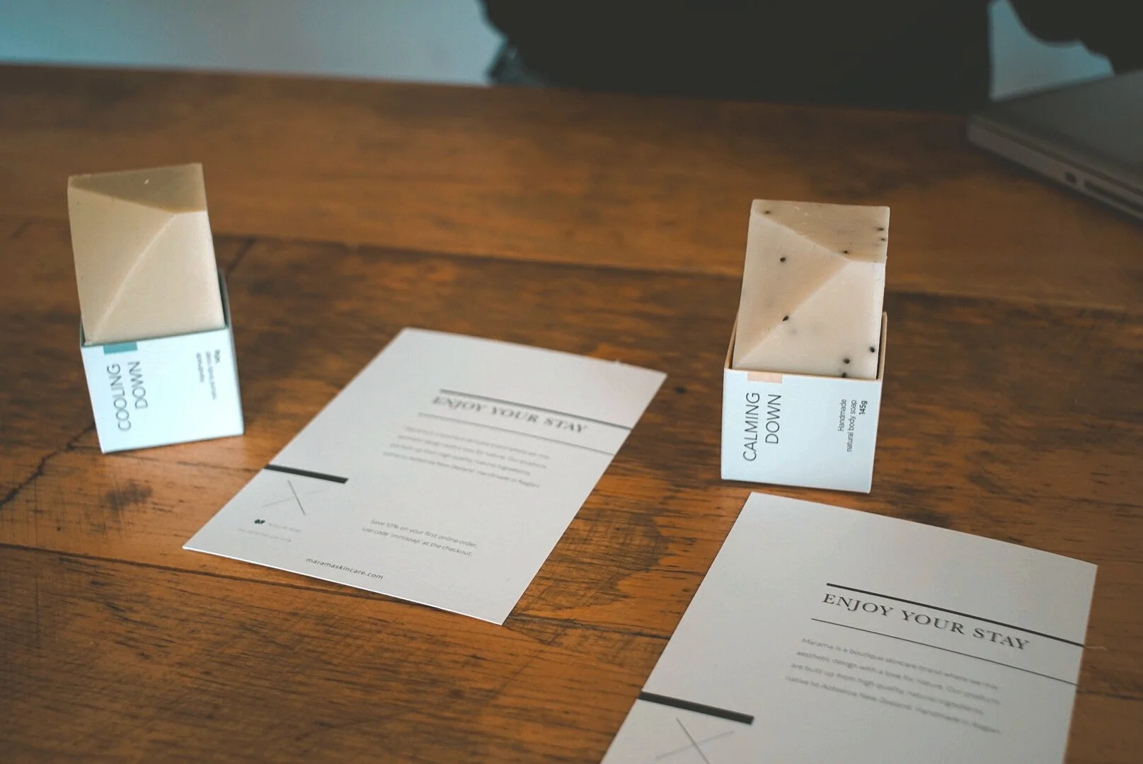 Juul handmakes product cards that she offers to stays.