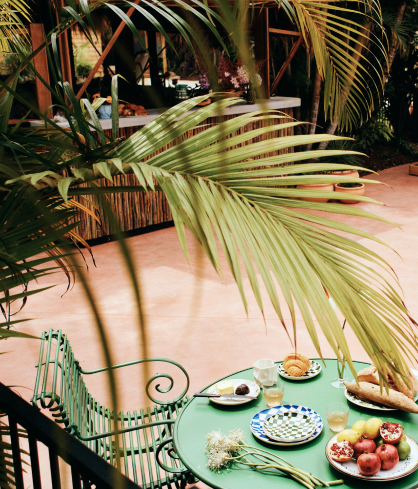 Hotel-Weekend-Barefoot-Luxury-Sun-Seeker-Bayron-Bay-Australia-Pool-Lunch.png