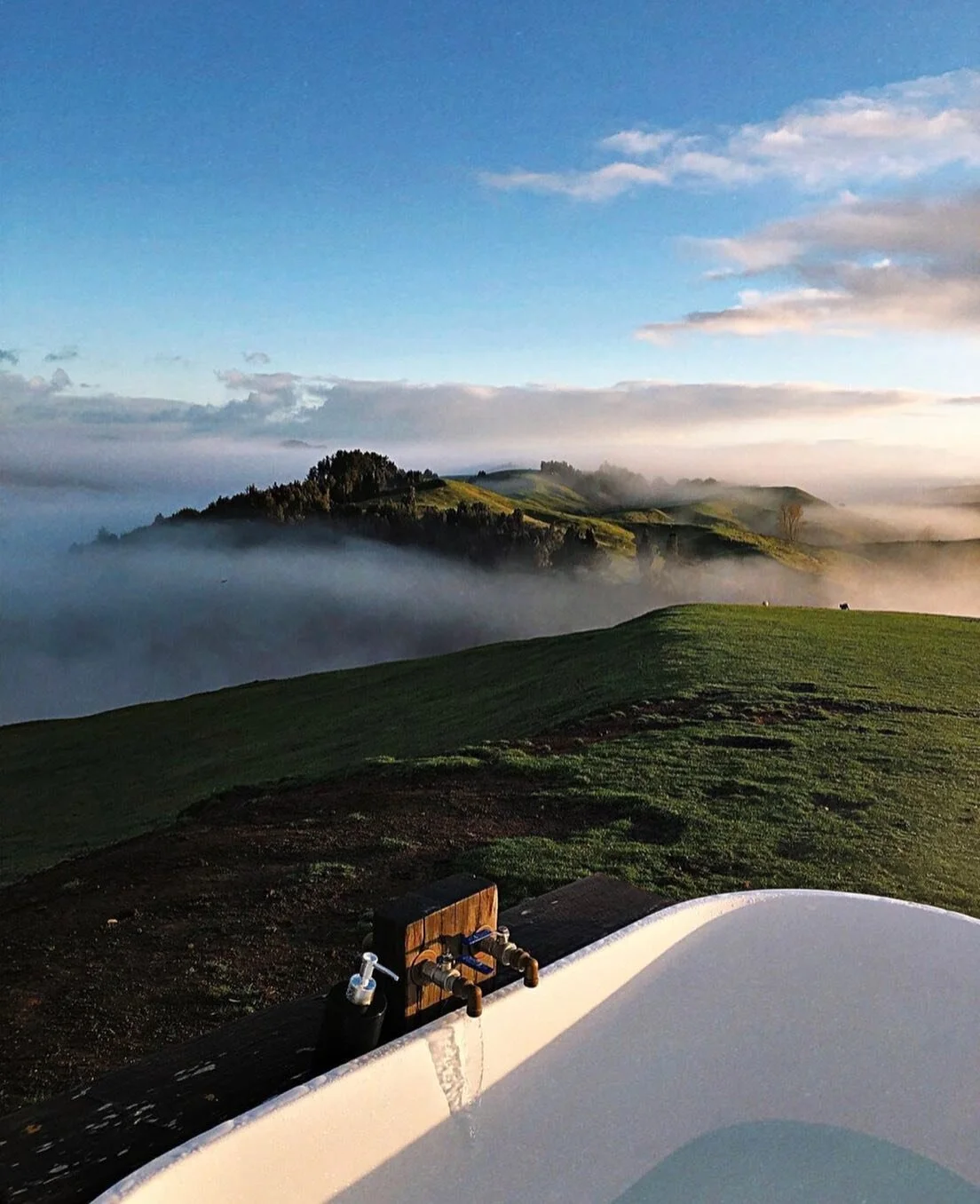 From where we&rsquo;d like to be right now 🤍 Misty morning magic at @omarudowns ~ soak in the valley views, watch the world go by. 

Booking details in #linkinbio 📎 

Image by @wharetaiao for @nest.journal