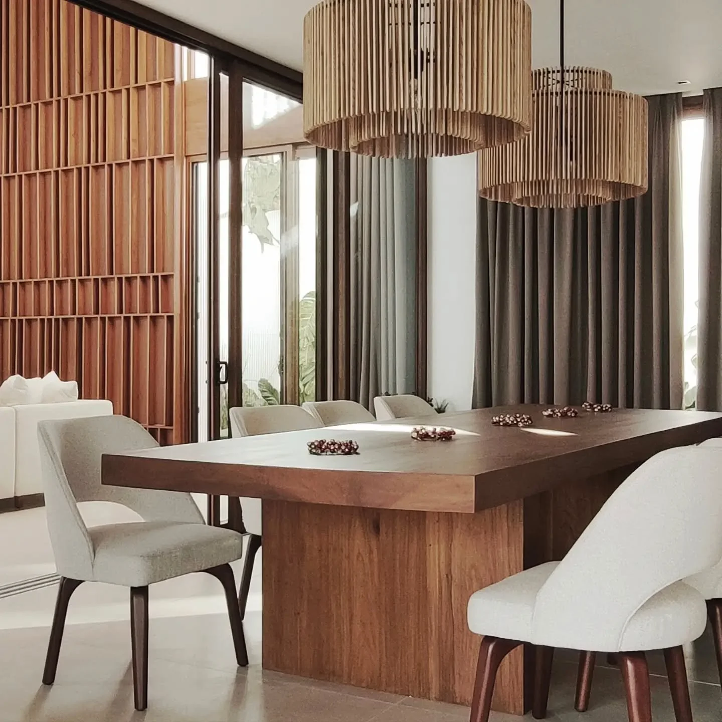 .
Texture gives depth.
Depth enriches perception.
Perception shapes experience.

Shoji House

www.blascoarchitects.com