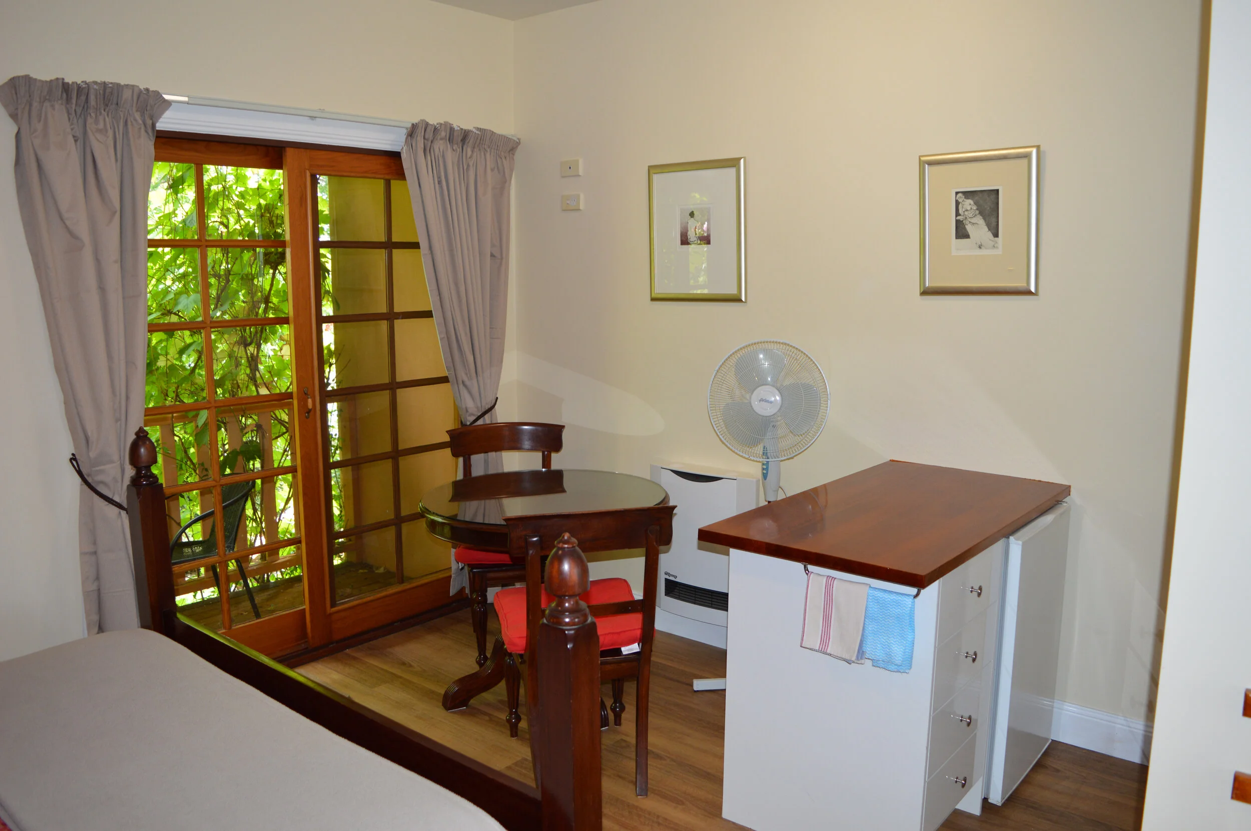 Spa Queen Studios – dining