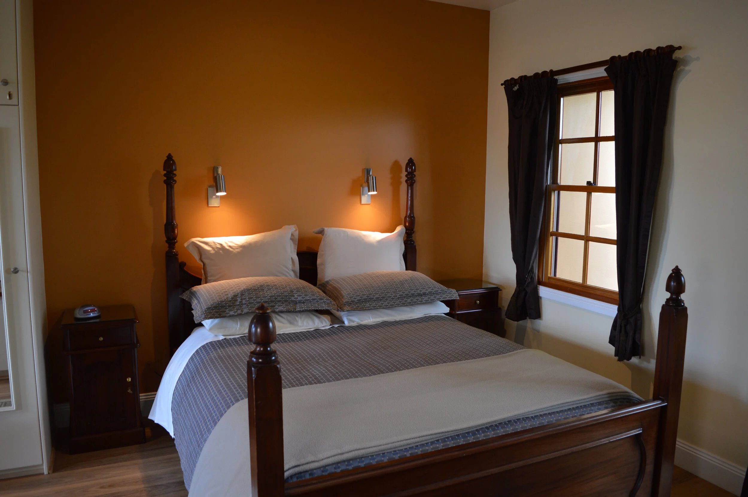 Spa Queen Studios – bed