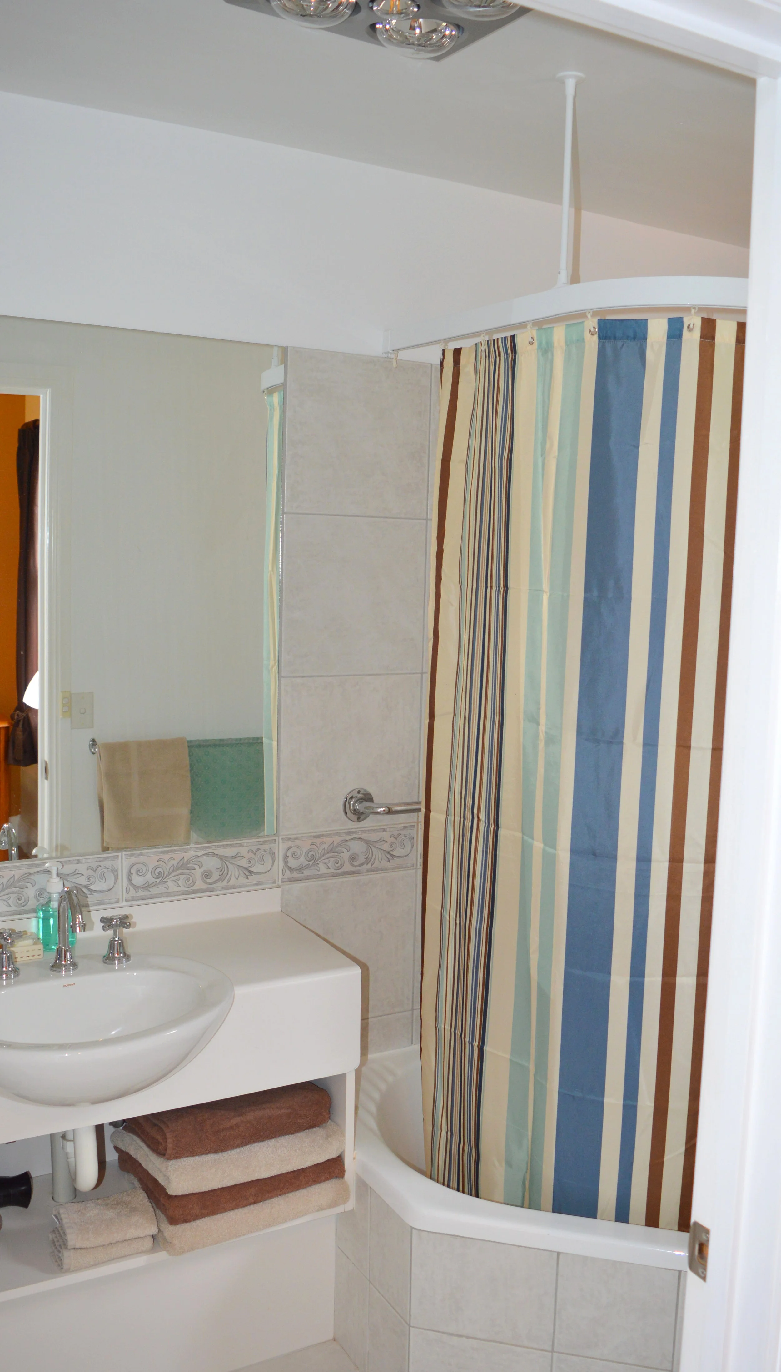 Spa Queen Studios – bathroom
