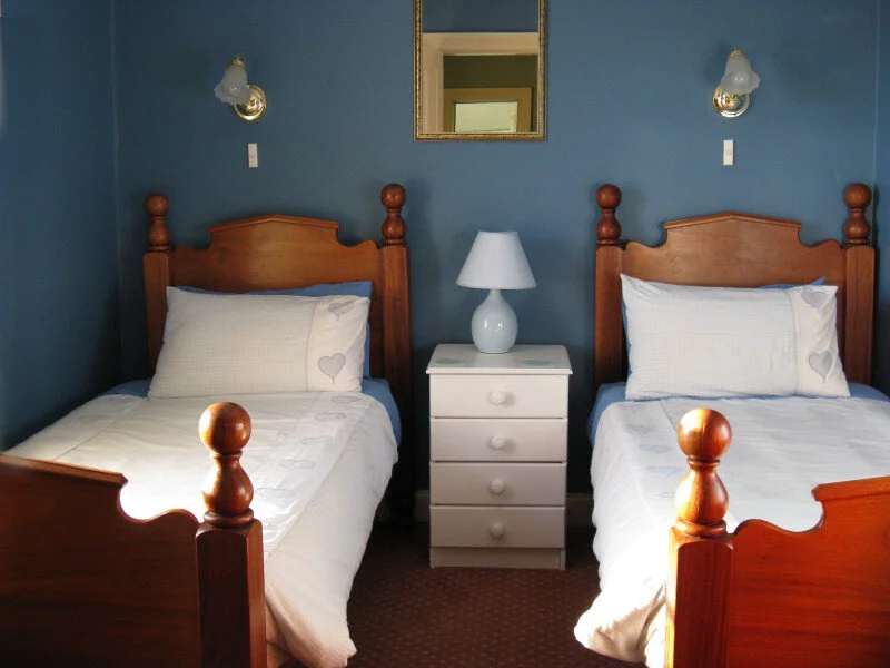 Meredith House Rooms – Family room twin beds