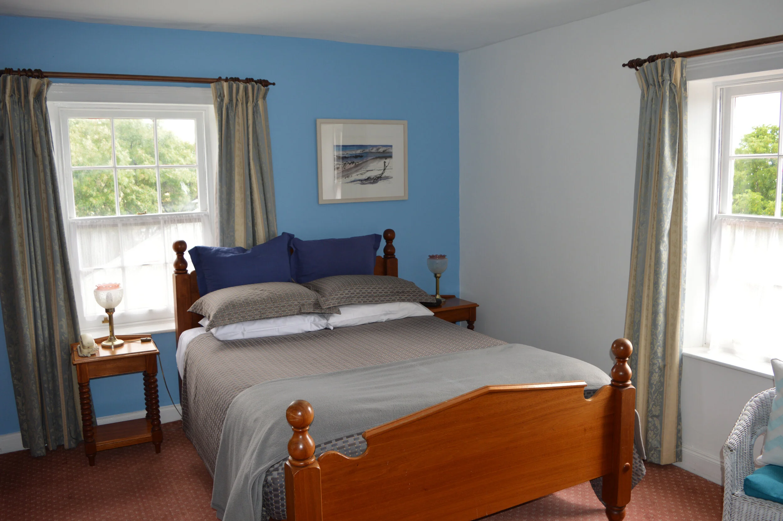 Meredith House Rooms – Queen room
