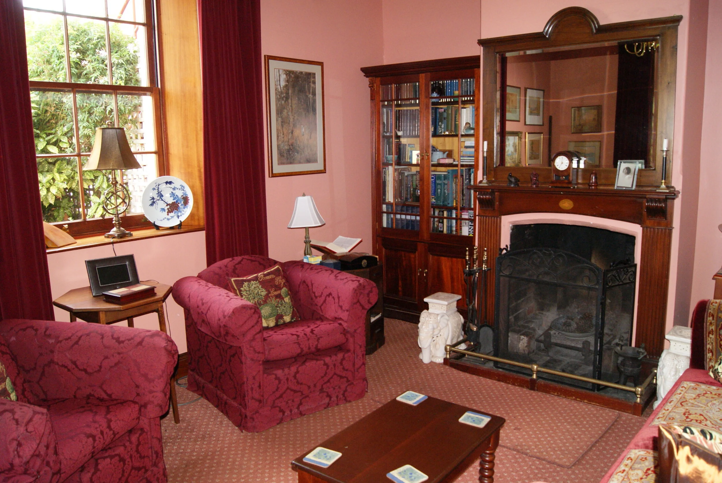 j. guestlounge.JPG