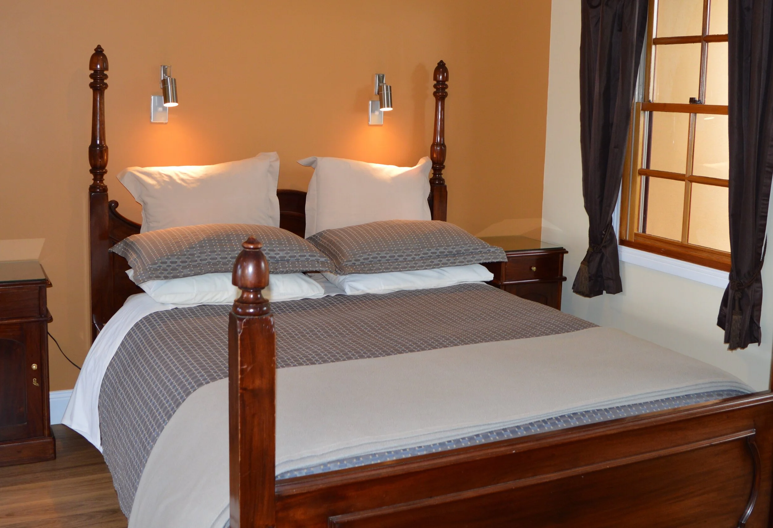 spa queen studio 4 bed.JPG