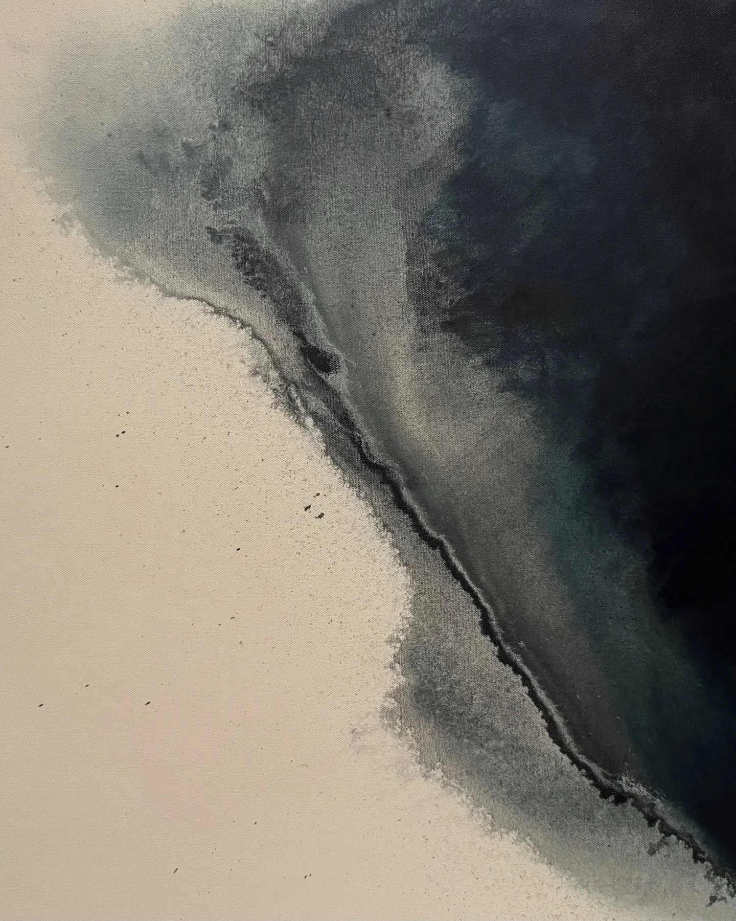 Midnight flow 🖤
Where silence meets depth.

&mdash;
#art #canvas #painting #abstractart