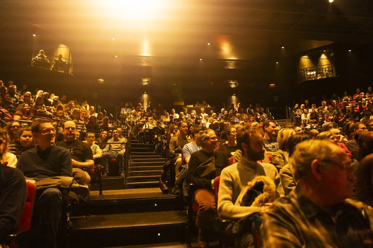 Photo du public à la Place des Arts - salle comble