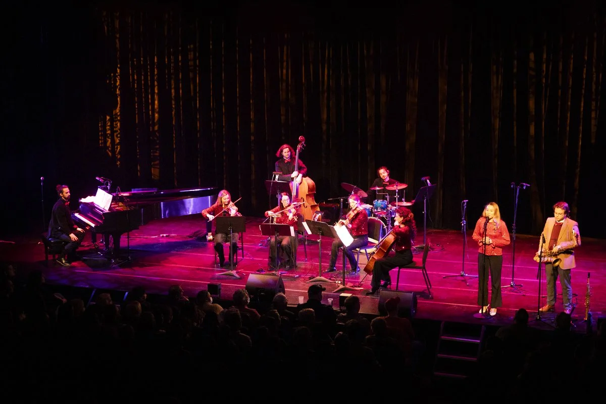 Groupe avec les solistes invités, Anne-Sophie Gagnon-Métellus (voix) et Louis Plouffe (saxophone)
