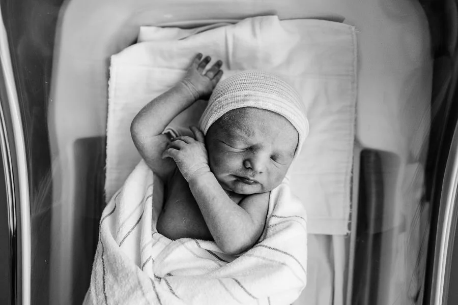 Photograph your newborn baby safely