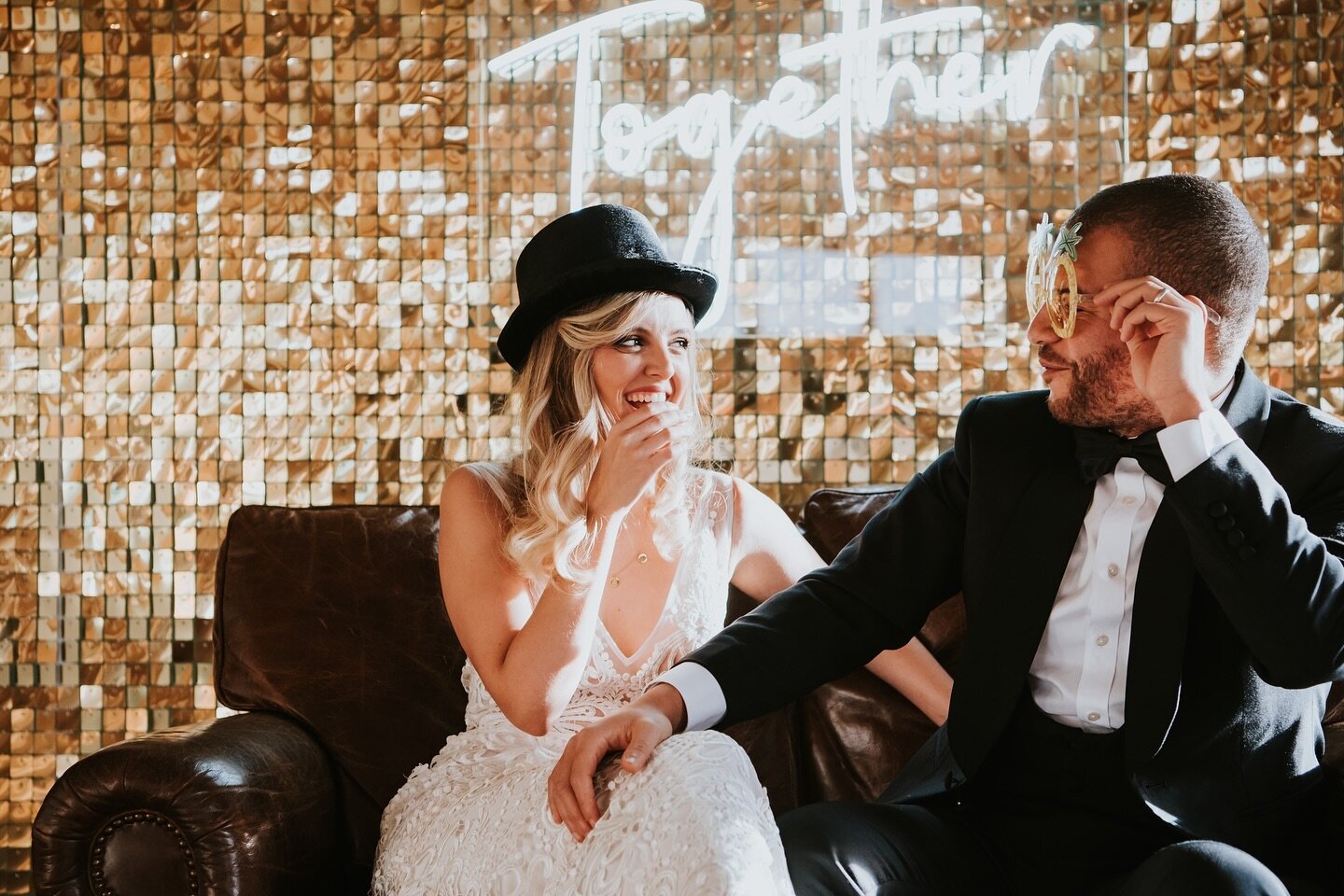 ✨A little bit of Sparkle to help you through those January blues ✨

Venue: @towerhillbarns 
Photography Credit: @rosiemaykelly 

.
.
#luxuryphotobooth #sequinwall #
#neonhire #shimmerwall #weddingtrends #weddinginspiration #weddinginspo #weddingideas