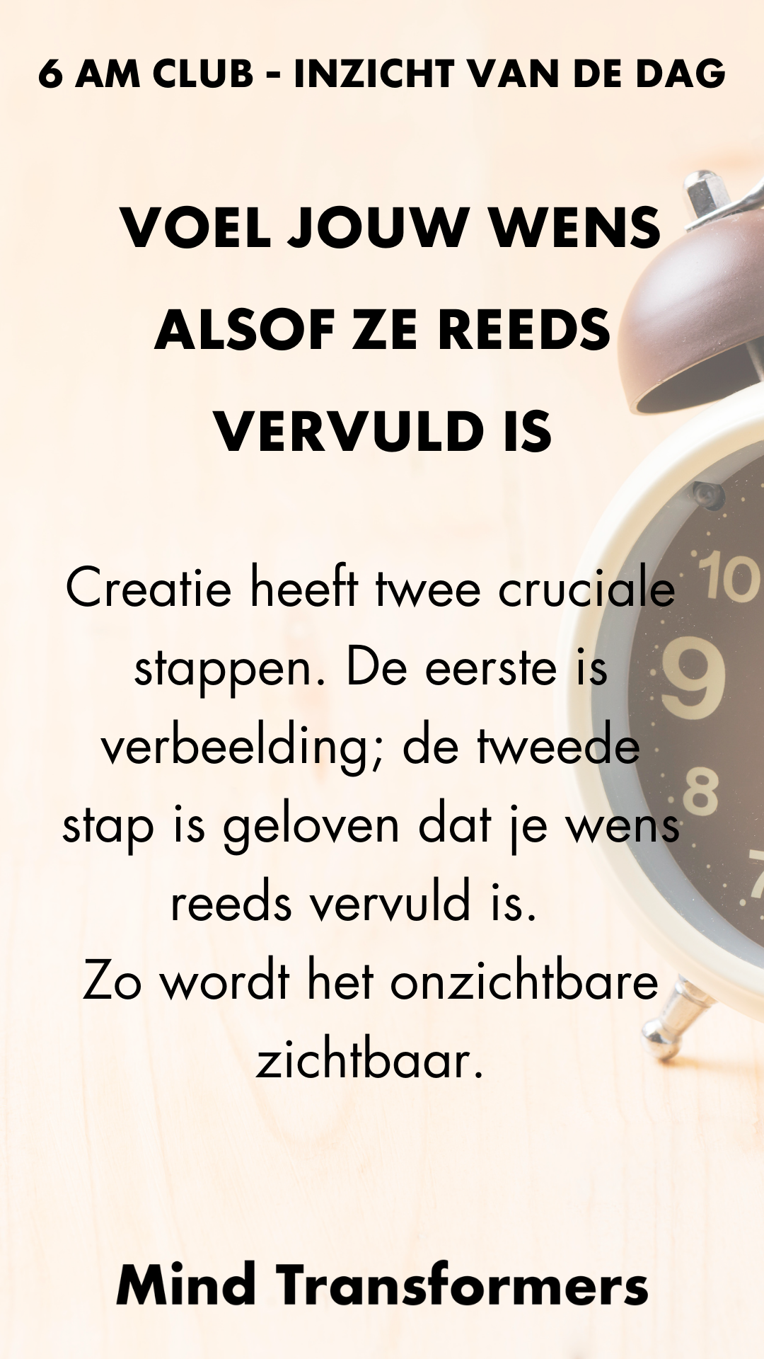 Inspirerende tekst over een wazige achtergrond met een klok: "6 AM CLUB - INZICHT VAN DE DAG. Voel jouw wens alsof ze reeds vervuld is. Creatie heeft twee cruciale stappen. De eerste is verbeelding; de tweede stap is geloven dat je wens vervuld is. Z