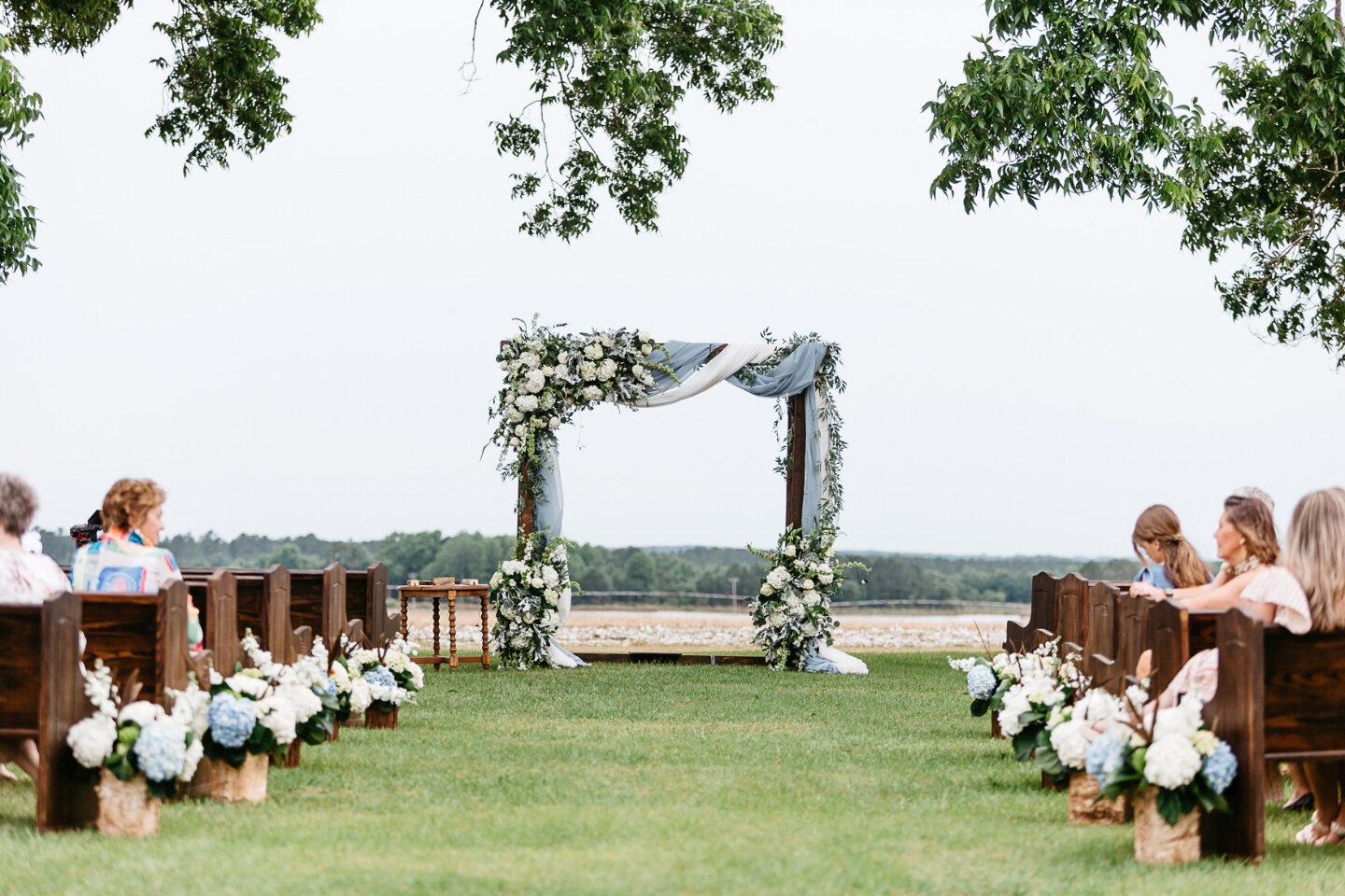 Frame your love with elegance and beauty! 💐✨ We have multiple ceremony arches and arbors that provide the perfect backdrop for saying 'I do' in style. Our expert team can design your dream ceremony together!
Photo Cred: Mark Williams Photography #Ce