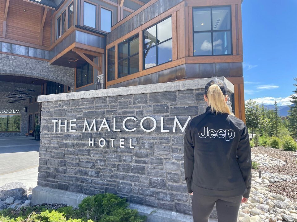 🏔 🎉 GIVEAWAY 🎉🏔 Summer is finally here &amp; my friends at @albertajeepdealers want to celebrate with you! Time to explore the beautiful Rocky Mountains with a 2 night stay at @malcolmhotelcanmore (The first luxury hotel built in Canmore in over 