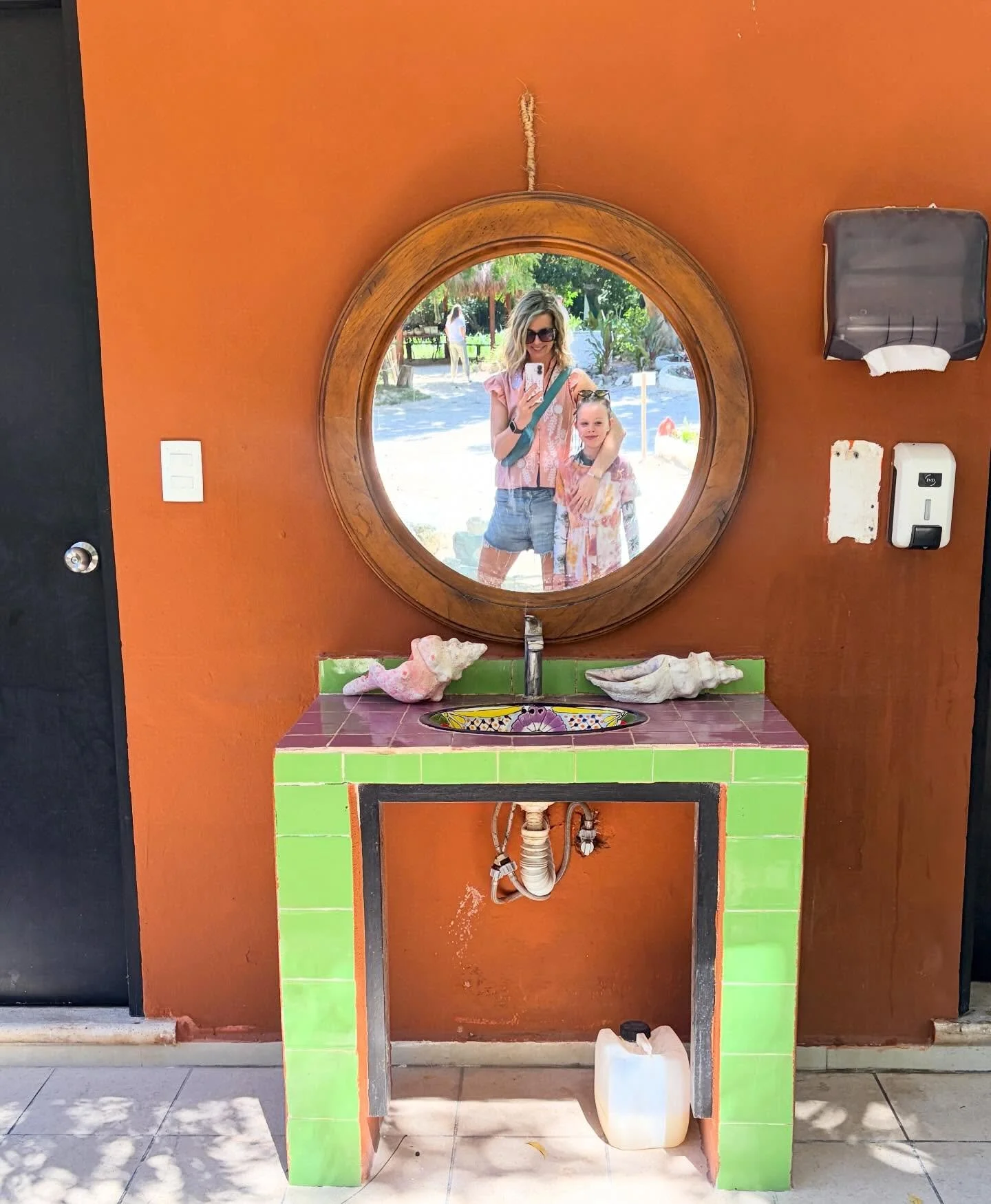 A full recap of our week at the @dreamssandscancun is up on my blog right now! 🐚 Link In Bio 🐚 

This trip is one I&rsquo;ll remember forever. My eldest daughter joined me for a week of fun in the sun &amp; we soaked it all in! 

If you&rsquo;re lo