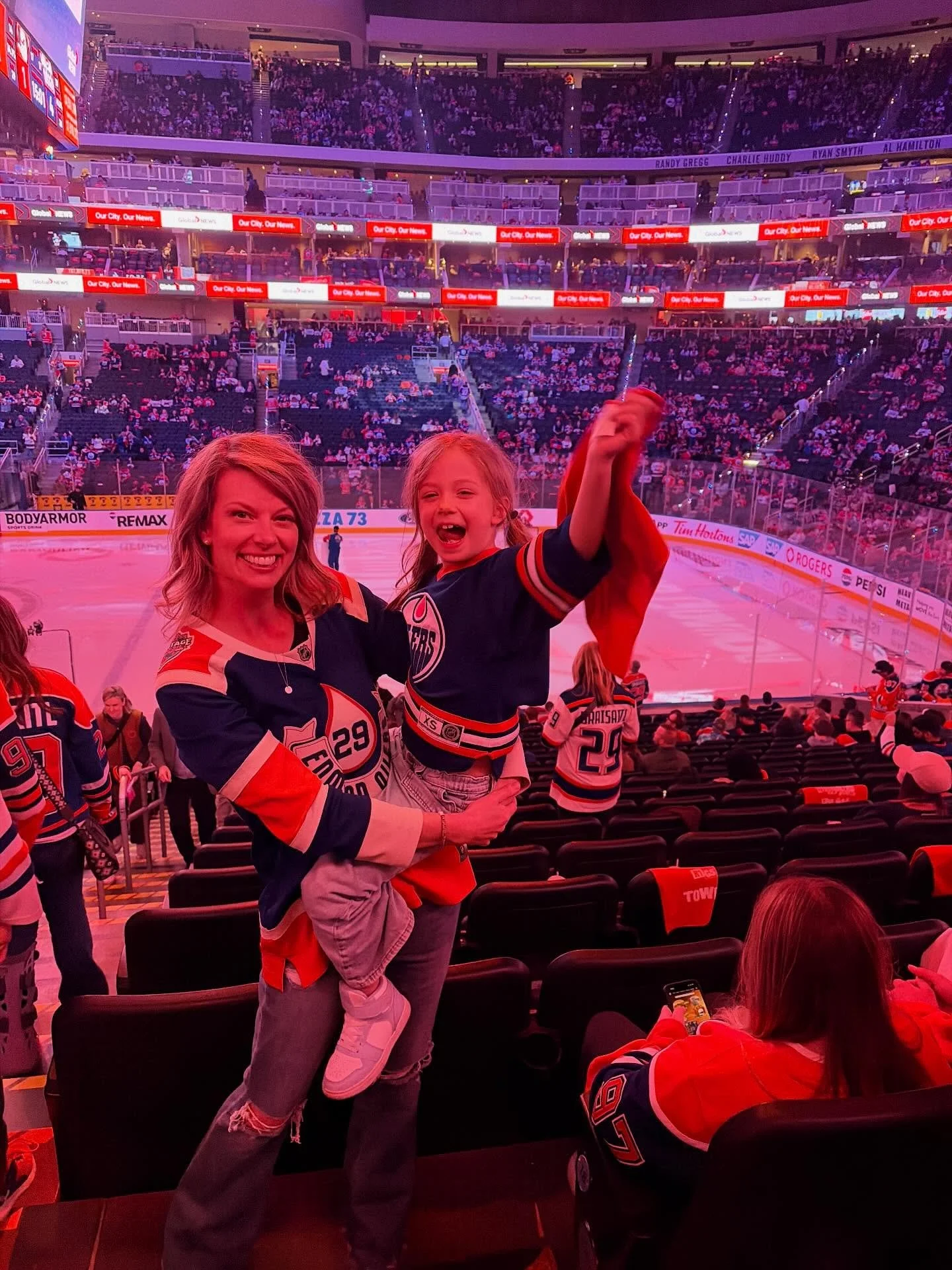 Lilly got to go to an @edmontonoilers playoff game &amp; Kennedy got to go to Mexico. Pretty much even now 😂 Lucky 13 continues 😉 

Edmonton Oilers | Playoffs | Game 5 | #LetsGoOilers
