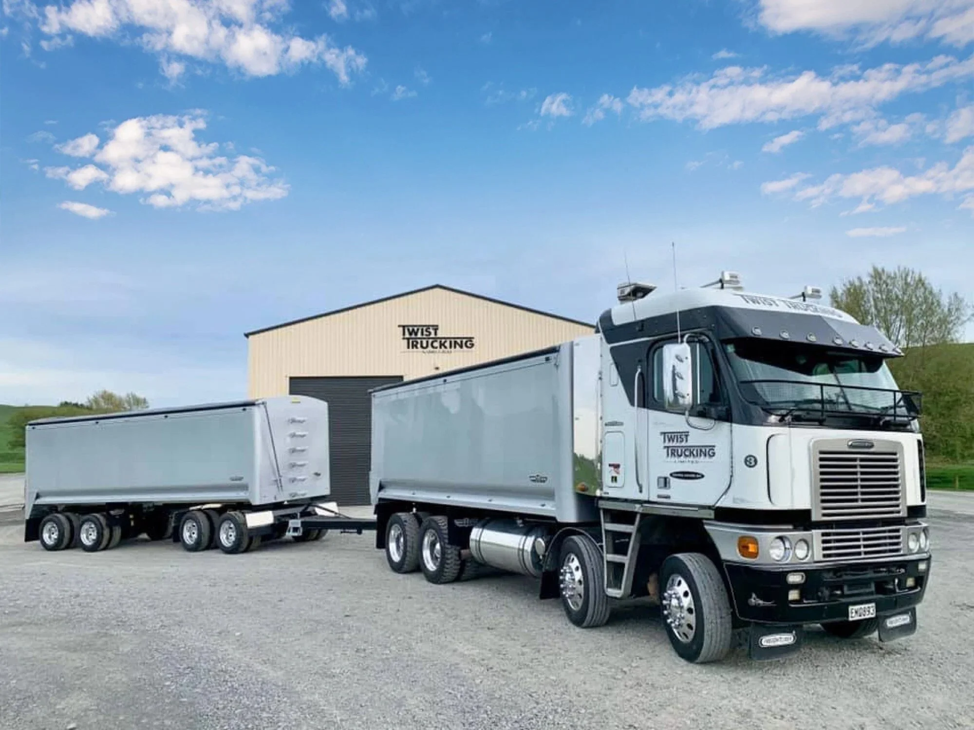 Twist+Trucking+Ltd+-+Otane+-+4+Axle+Trailer+with+Alloy+Body_edited+copy-2000px.jpg