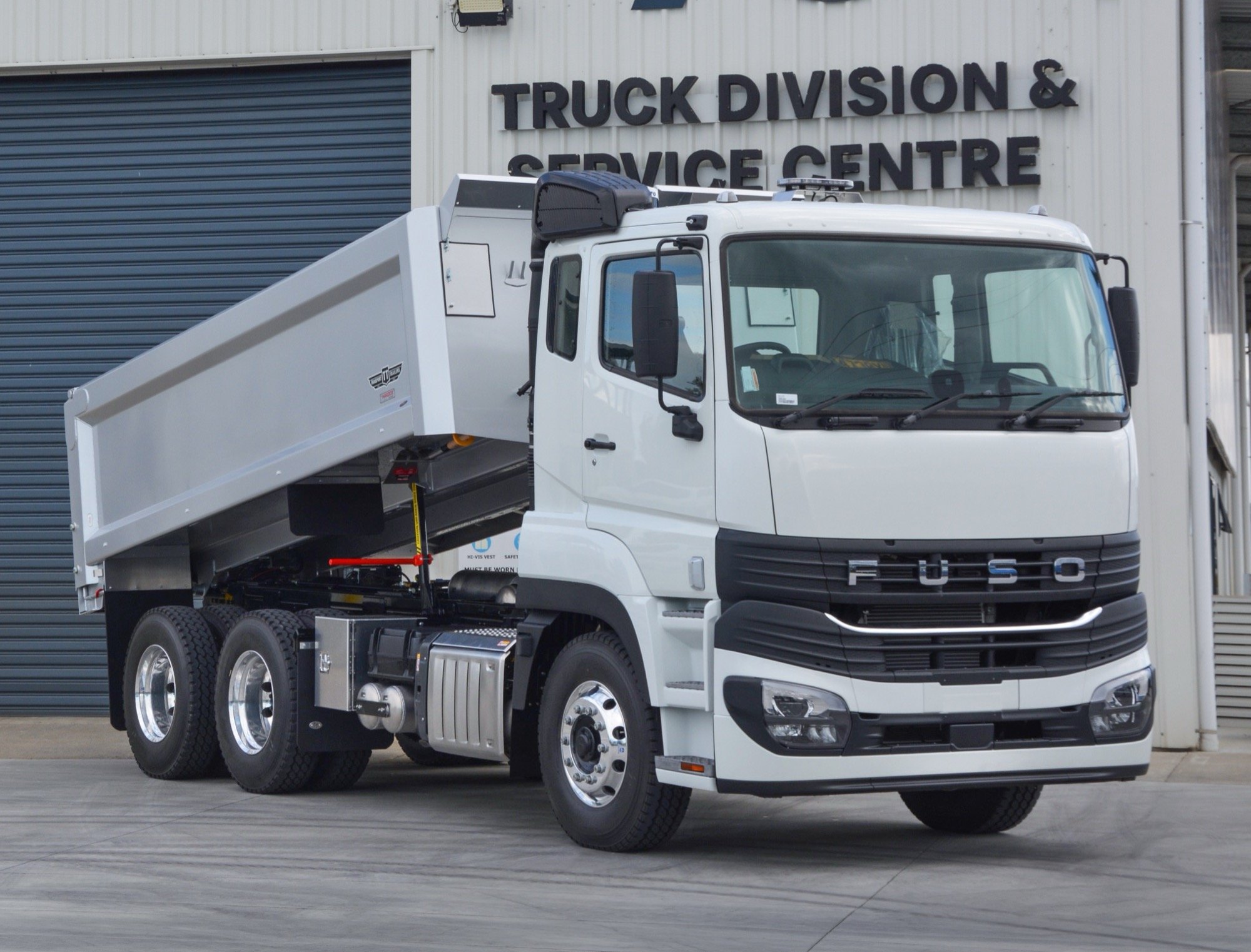 Keith Andrews - Spec Build - 6x4 Fuso 460 with Hardox Body e2 copy-JPG copy-2000px.jpg