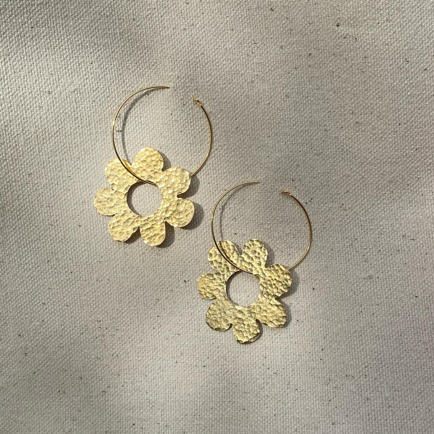 🪷Lotus Hoops handmade with love, hammered brass and gold-plated hoops