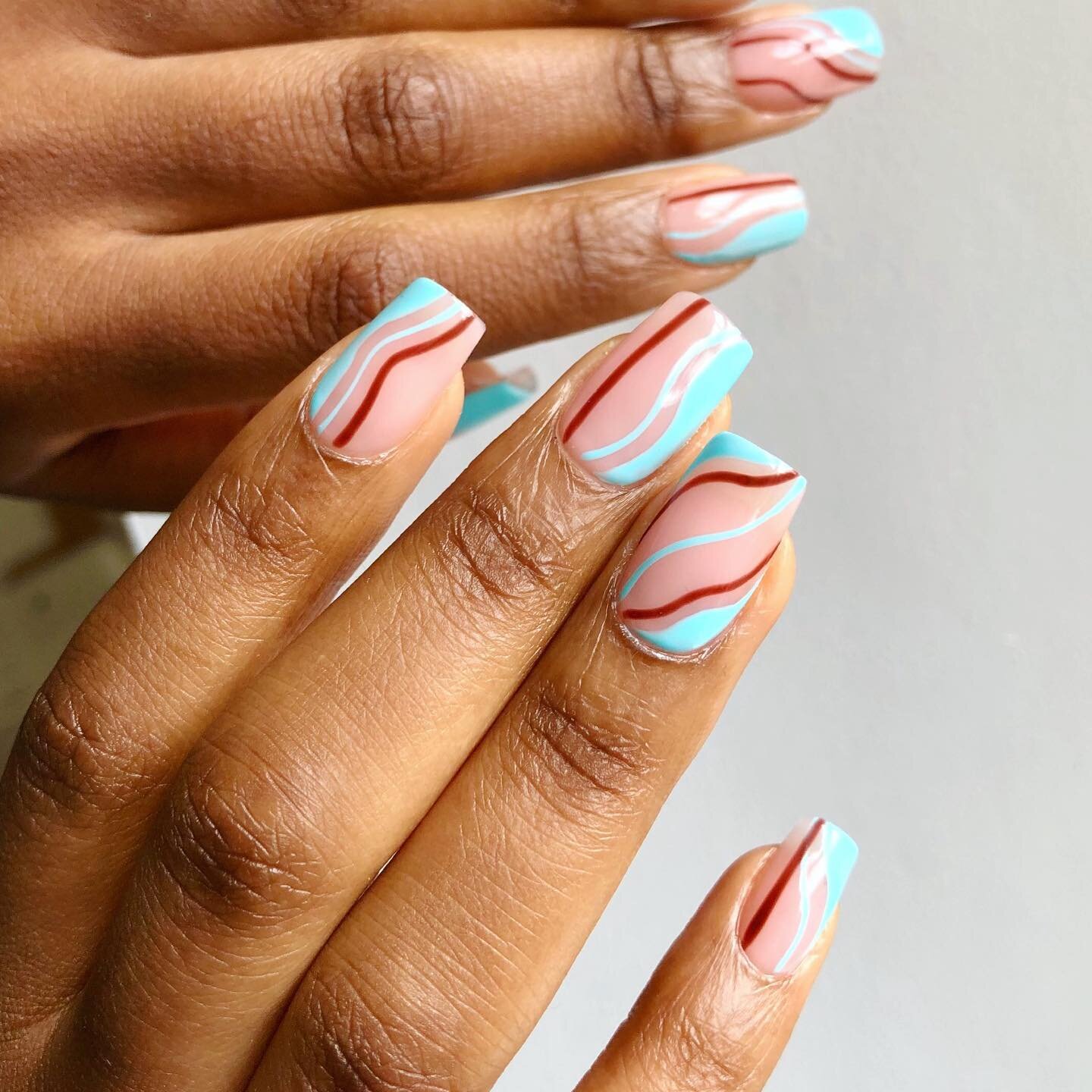 Do you consider these long or short? This is my clients version of short nails! And a rare appearance of square shape on my page, finished with some simple swirly line art.
Extensions with @inklondon Fit Tips

.
.
.
.
.
.
#nailart  #glasgownails #nai
