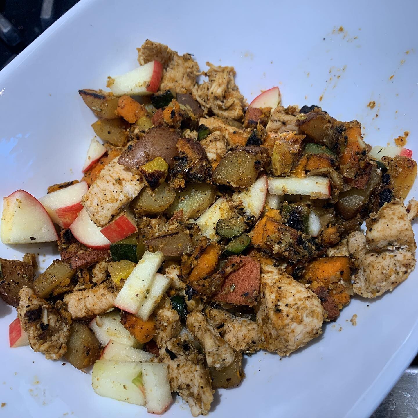 Today&rsquo;s Skillet:
Fingerling and sweet potatoes, asparagus, squash, zucchini, chicken and a new addition with a  topping of some fresh chopped apple 🍎