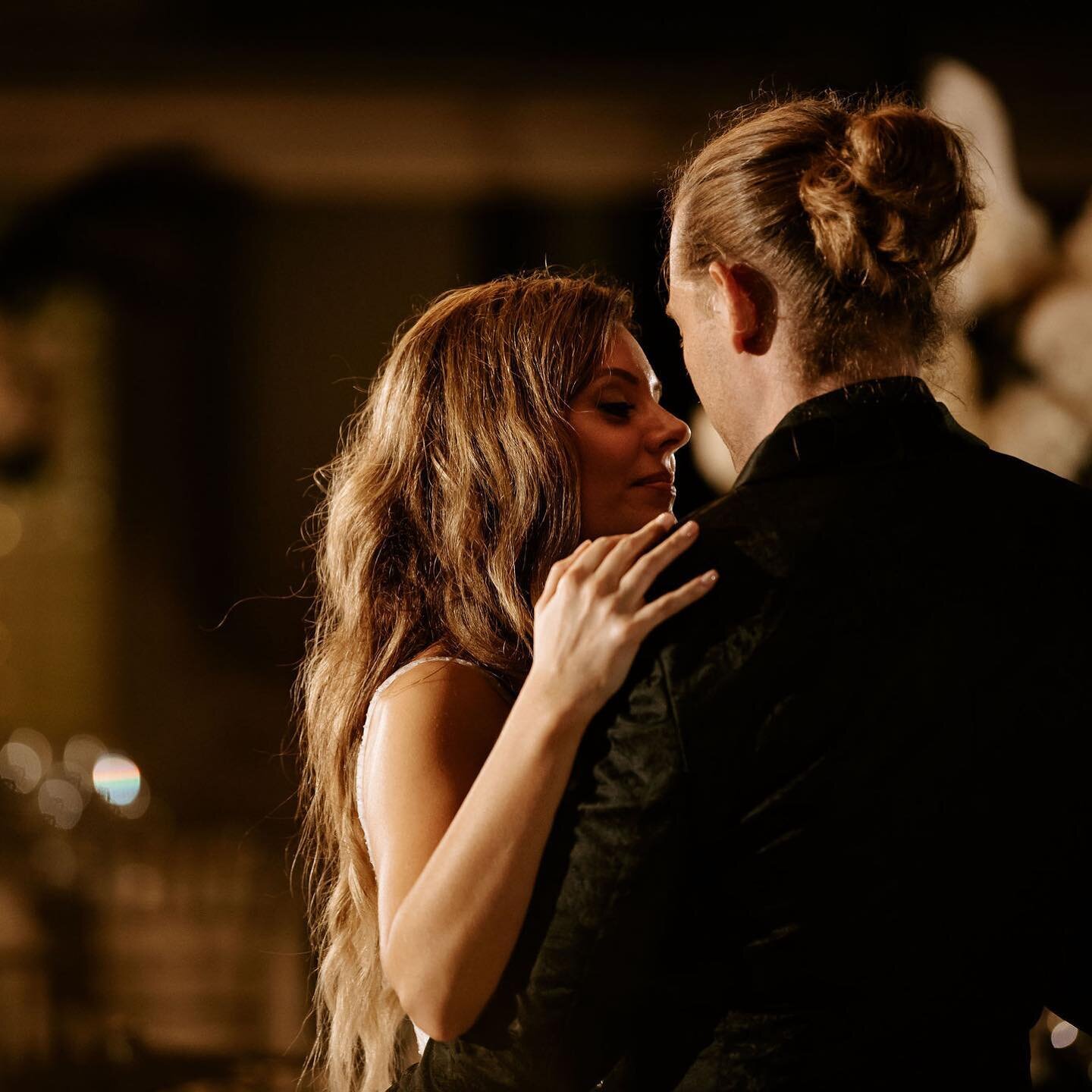 Tanya + Skyler&rsquo;s Wedding was a perfect way to ring in the New Year! 
#mansionattuckahoewedding 
Bride: @tanyabradish&nbsp;
Groom: @skylergunnoe
Planner: @rootstobloomweddingplanner
Photography + Film: @the_wild_eyed
Venue: @themansionattuckahoe