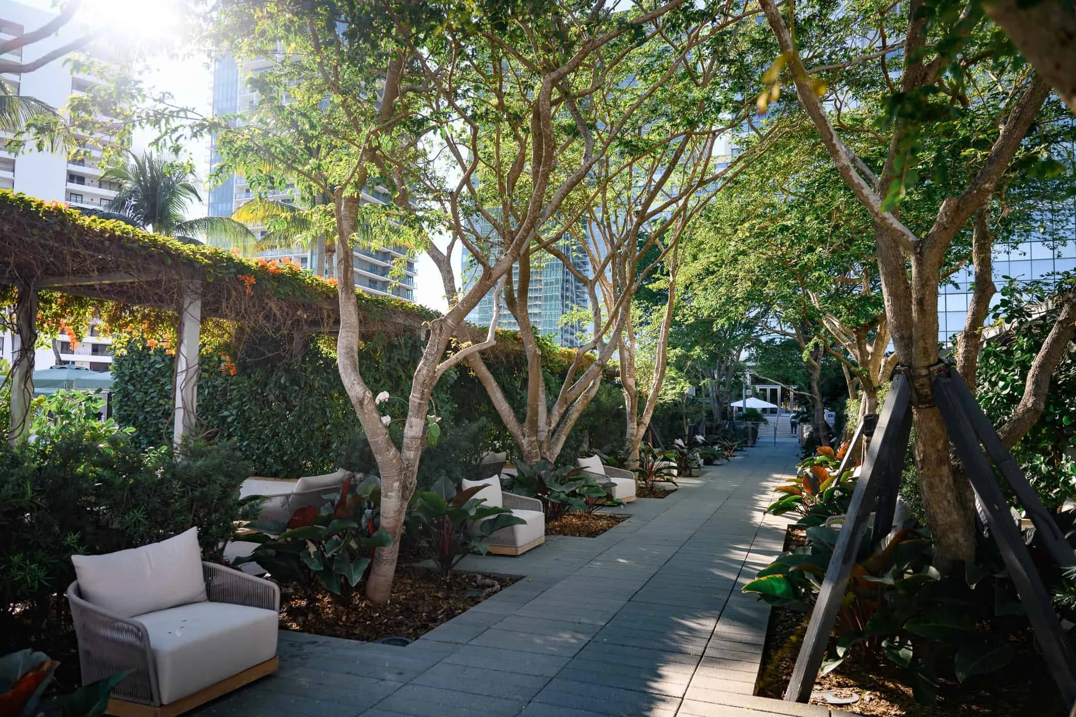 the courtyard at the four seasons captured my miami wedding photographers