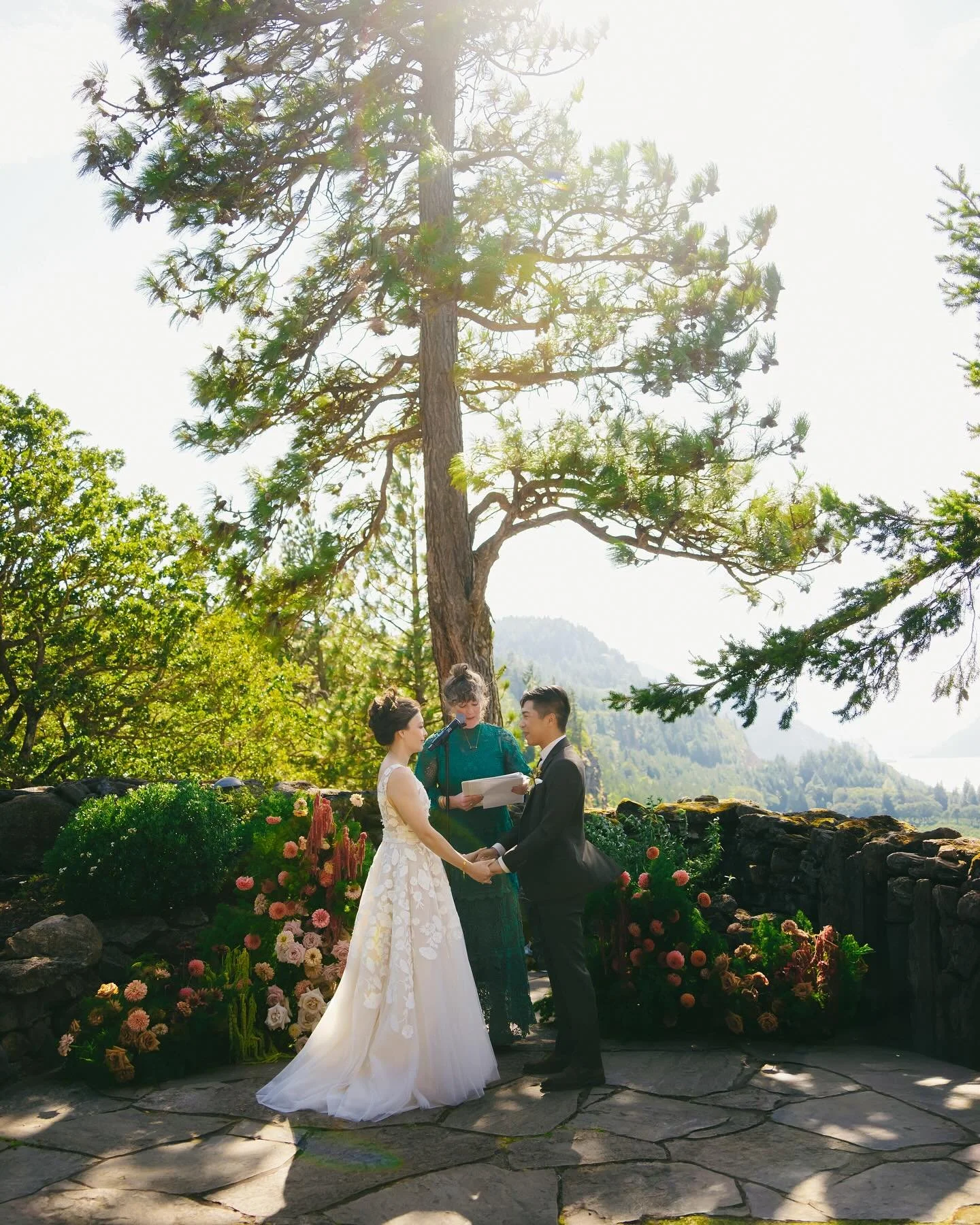 A few favorites from B + T&rsquo;s August wedding.

A little story not pictured: clean up isn&rsquo;t usually the most romantic part of a wedding day for me, but this one felt different. When my husband (who always helps me strike) and I returned lat