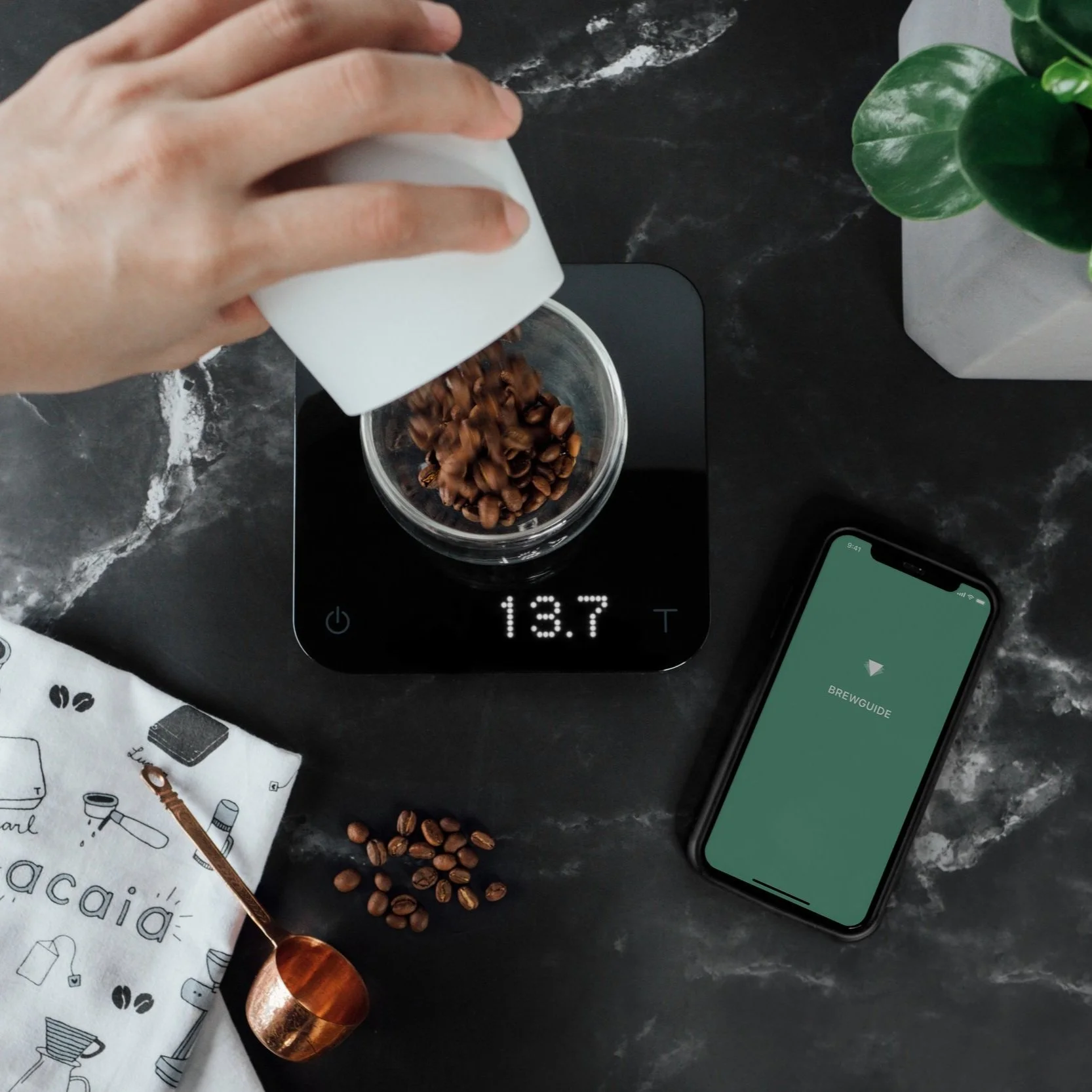 Acaia+Pearl+S+Black+Lifestyle+14.jpg
