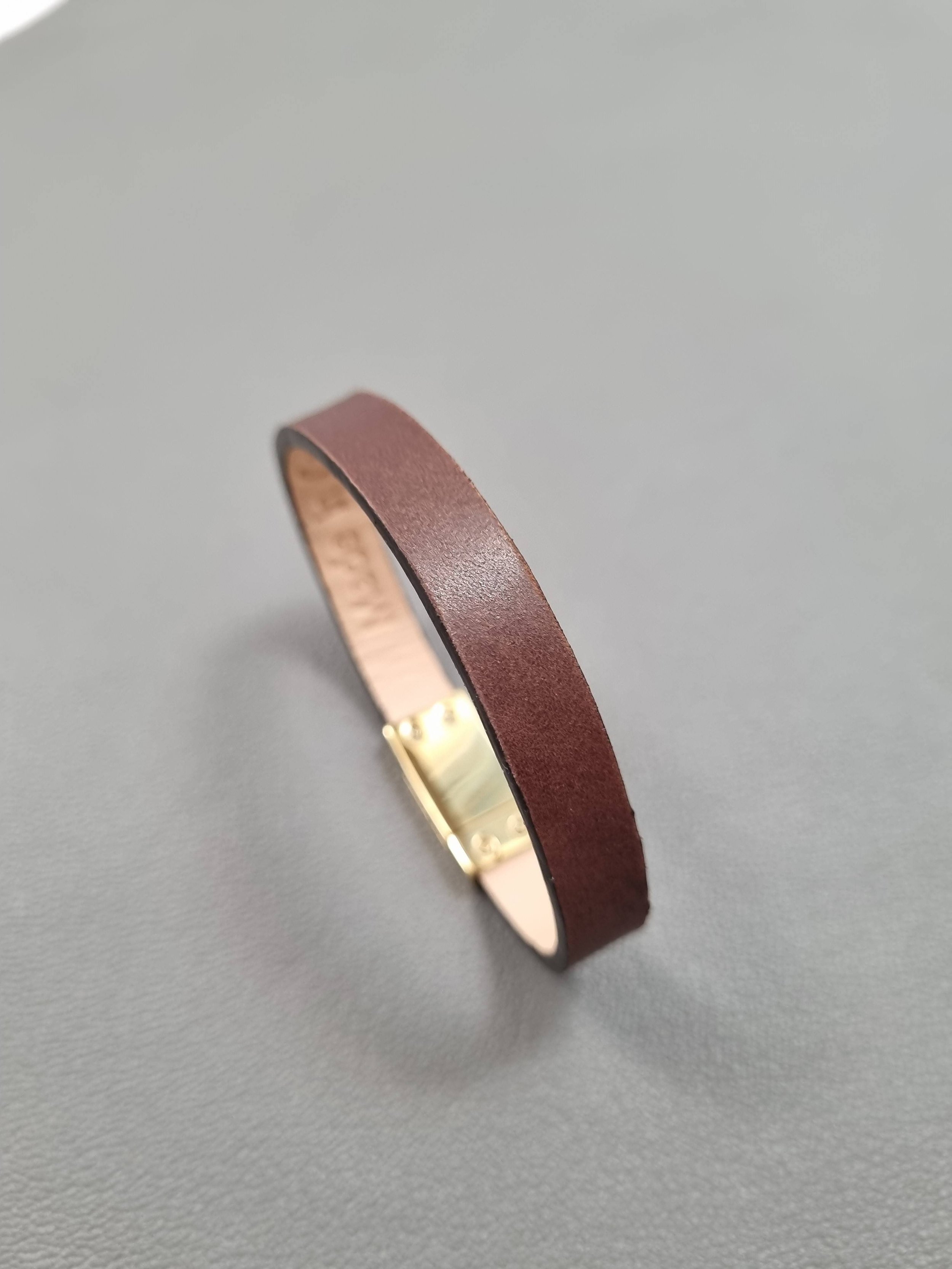 Angled view of a luxury brown calfskin bracelet with a magnetic clasp, made by Pila Luxuria in Canada.
