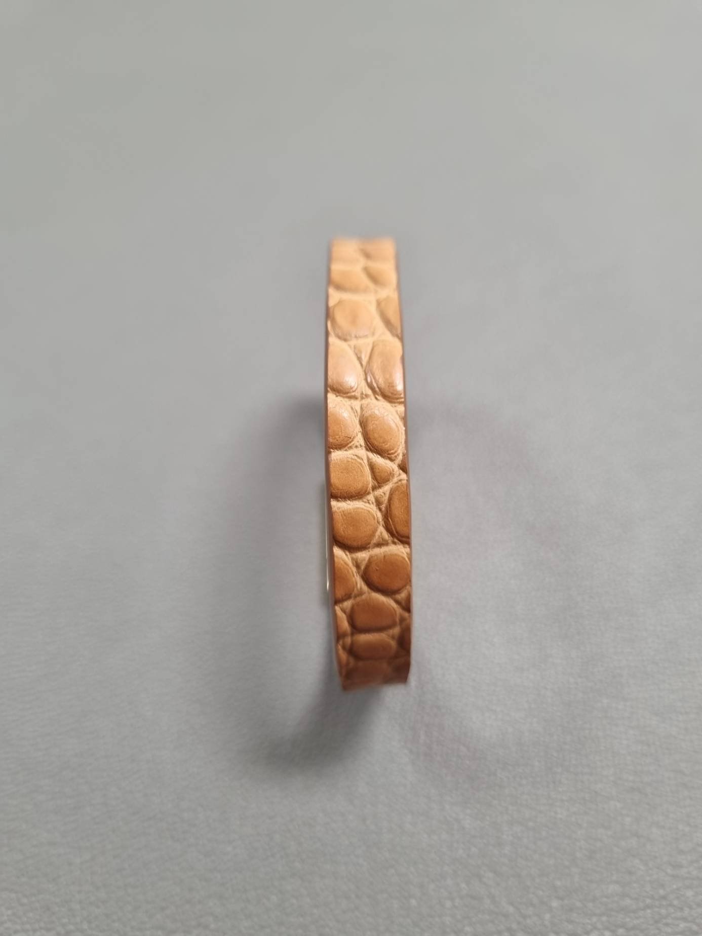 Front view of a luxury cognac crocodile bracelet with a magnetic clasp, made by Pila Luxuria in Canada.