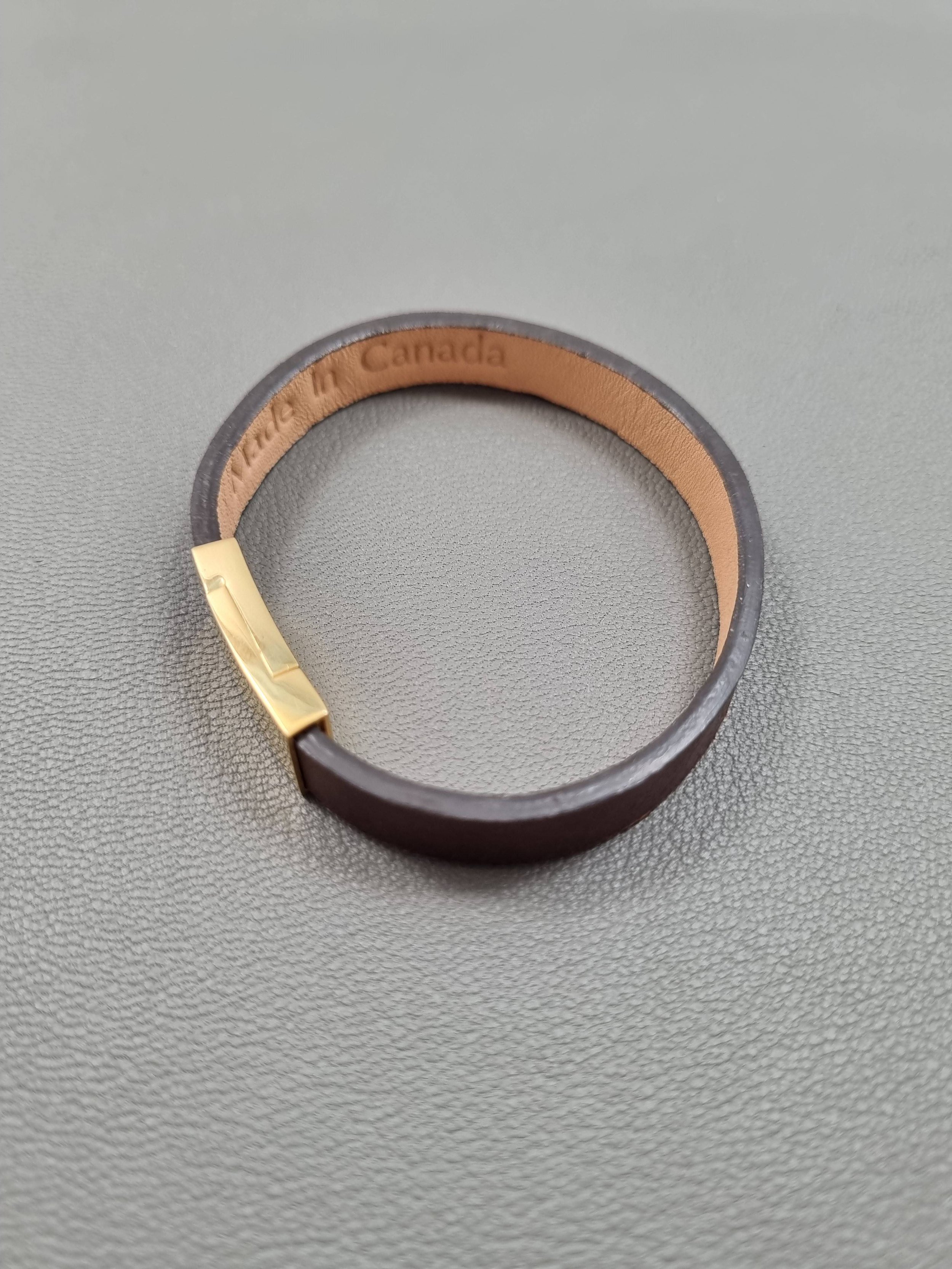 Top view of a luxury brown calfskin bracelet with a magnetic clasp, made by Pila Luxuria in Canada.