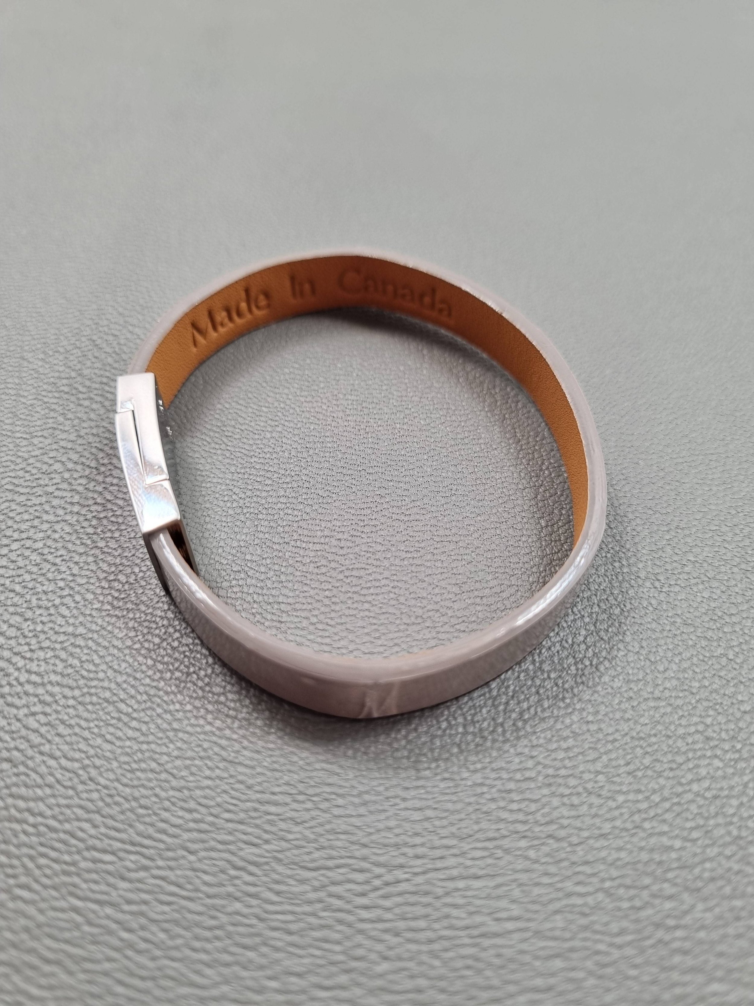 Top view of a luxury grey crocodile bracelet with a magnetic clasp, made by Pila Luxuria in Canada.