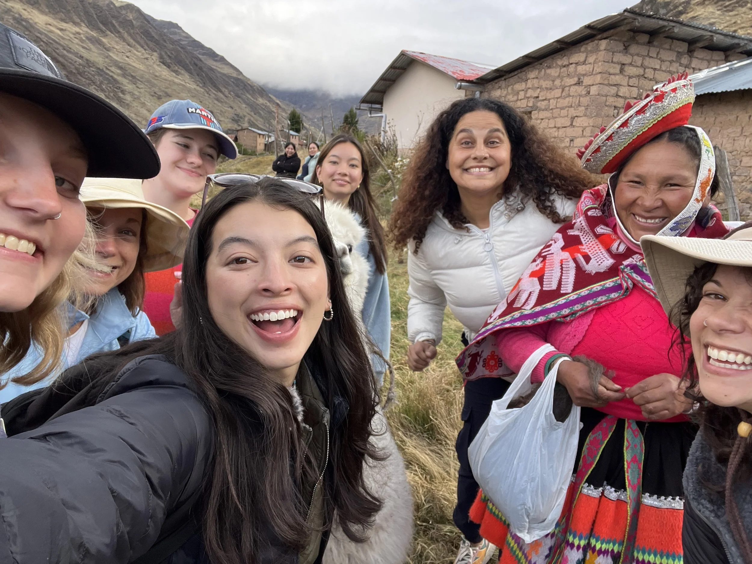 Sisters Project Peru Returns to Huacahuasi