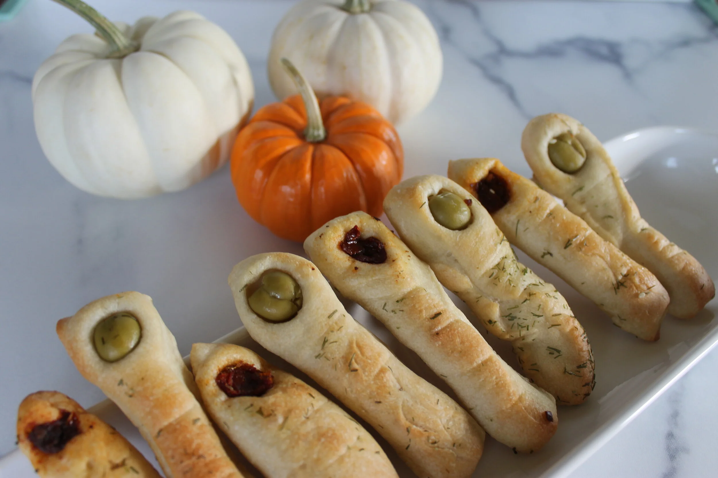 SCARY HALLOWEEN FINGER BREADSTICKS
