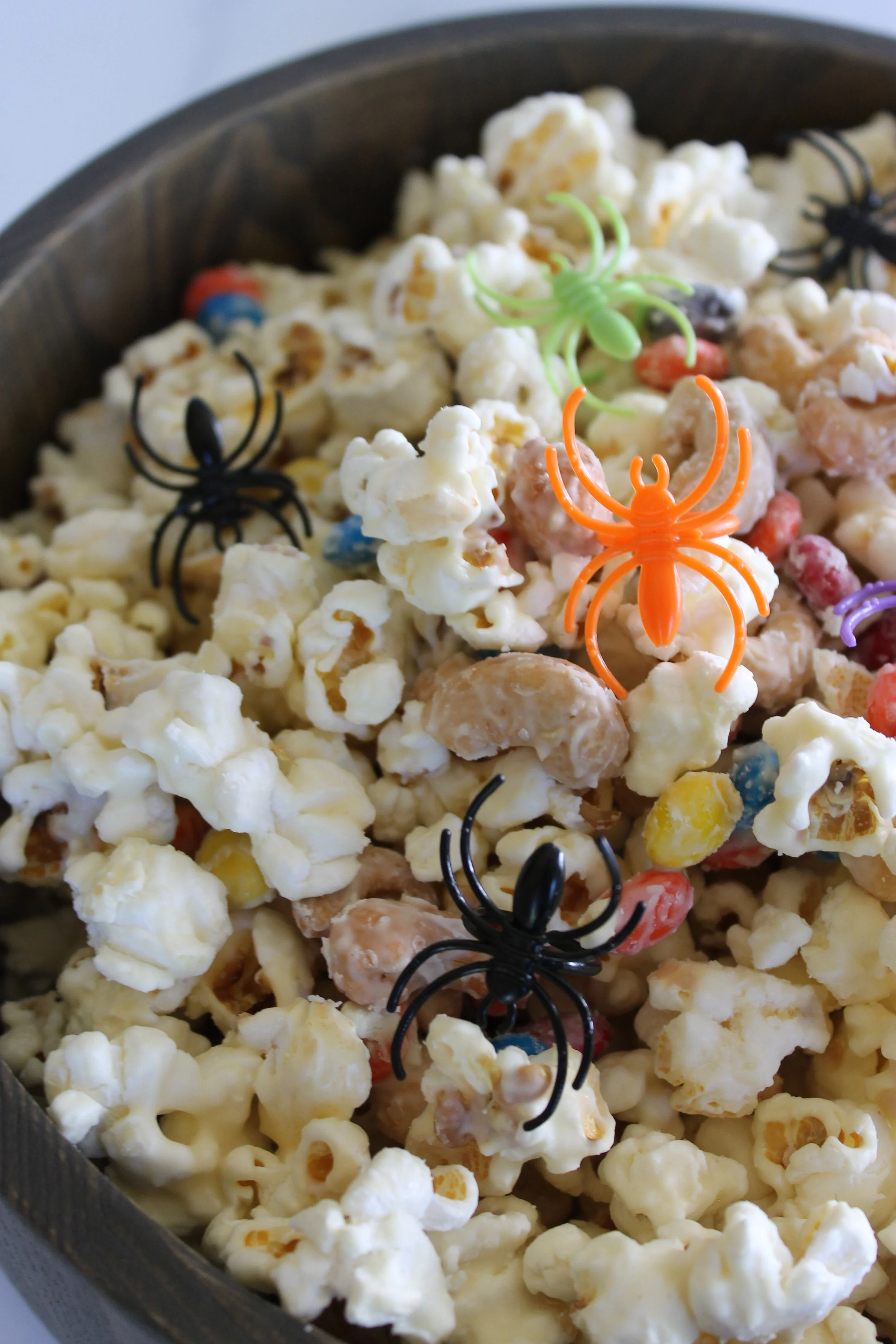 WHITE CHOCOLATE POPCORN