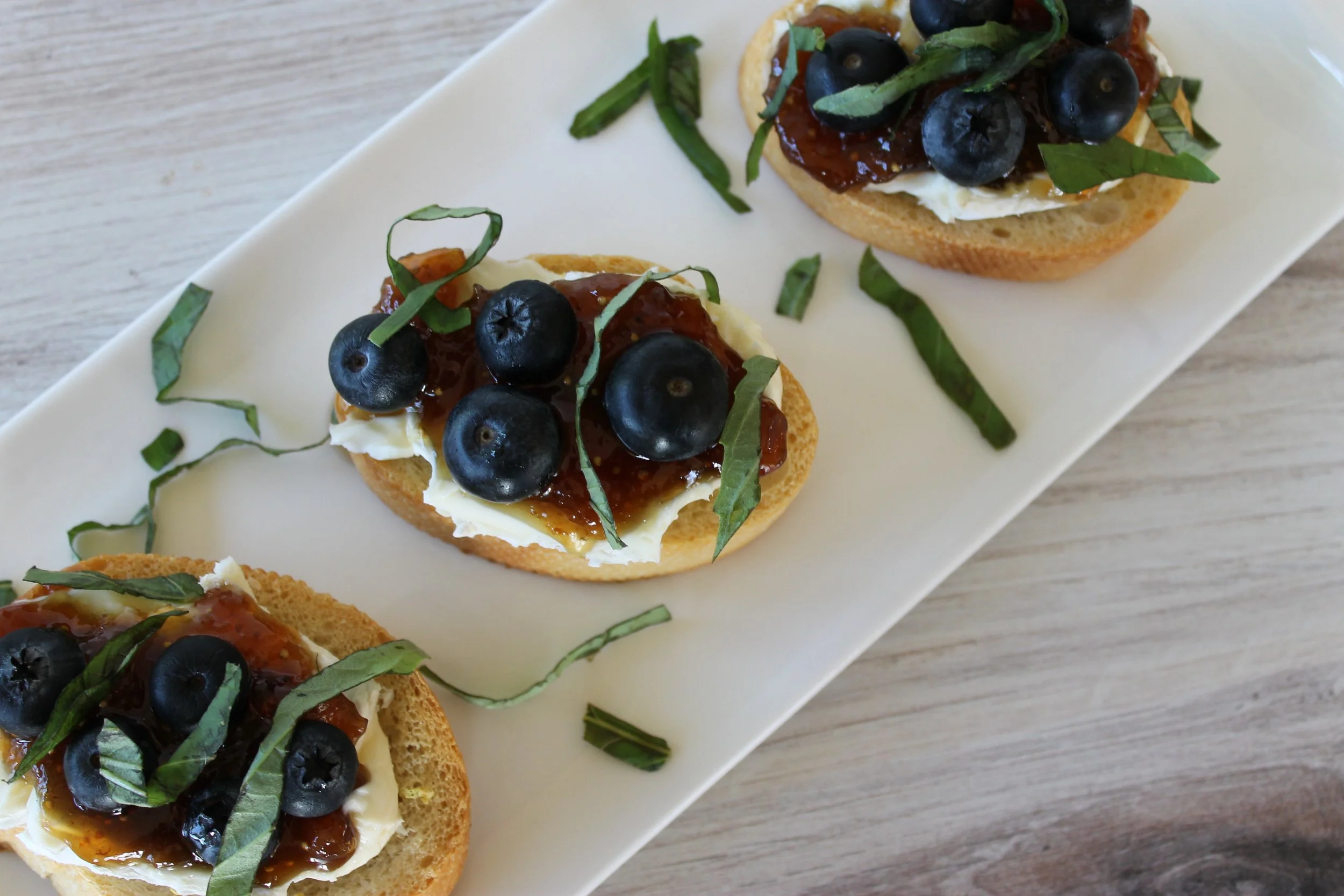 BLUEBERRY, BRIE AND FIG CROSTINI