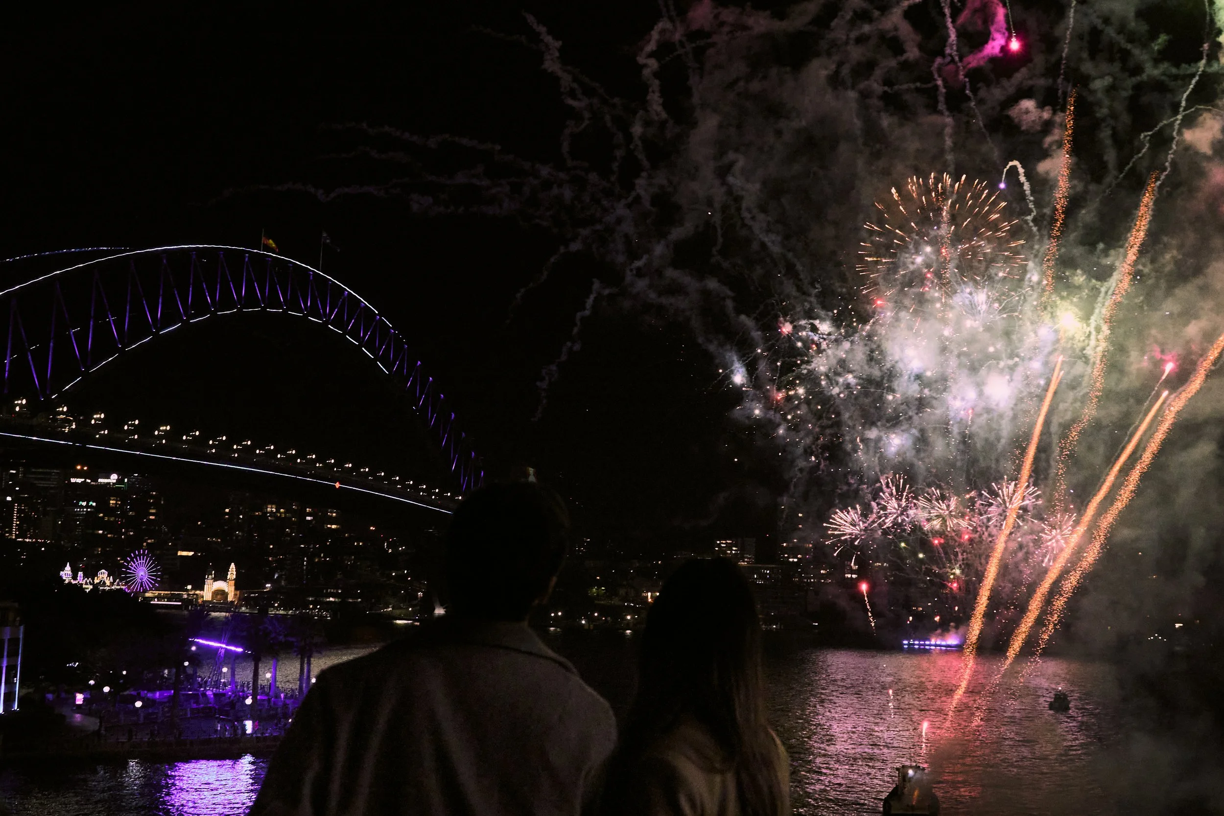 VividSydney2025_CircularQuay_ClosingFireworks_CreditDestinationNSW_JH_004.jpg