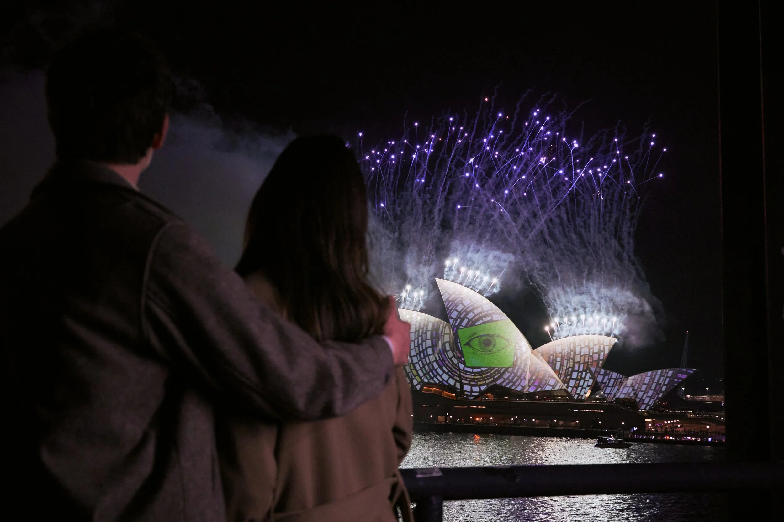 VividSydney2025_CircularQuay_ClosingFireworks_CreditDestinationNSW_JH_006.jpg