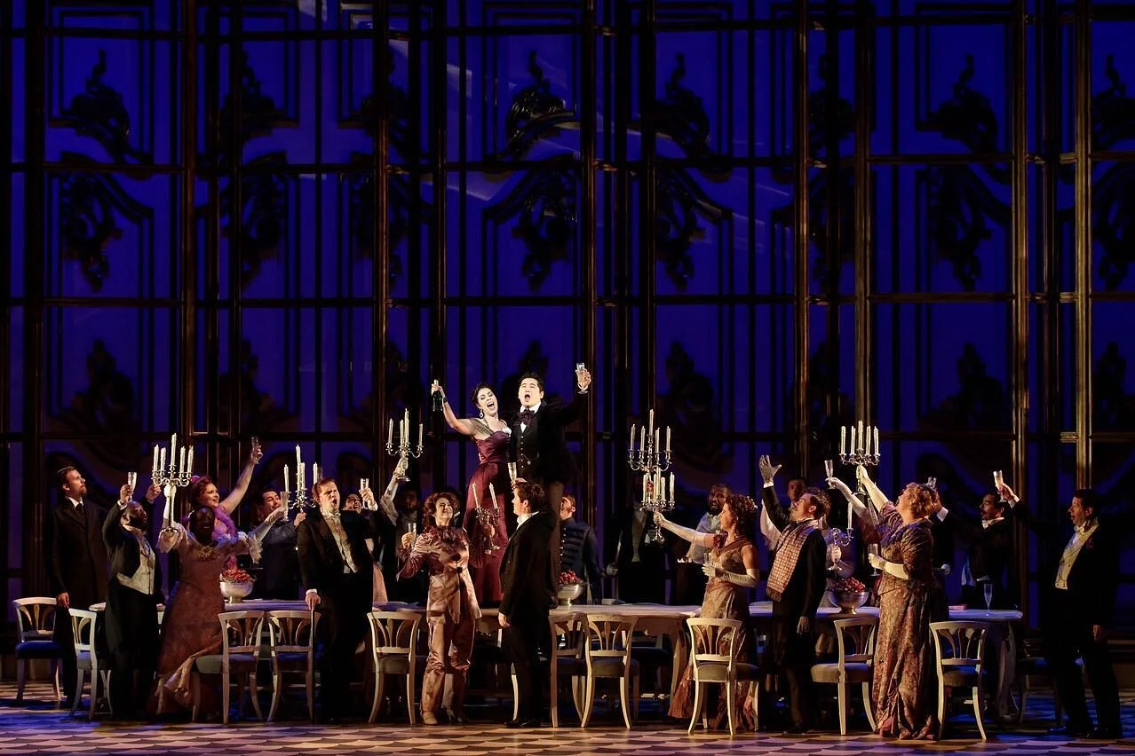 #TBT Amanda Woodbury as Violeta &amp; Kang Wang as Alfredo in the 2019 Glimmerglass Festival production of Verdi&rsquo;s &ldquo;Traviata&rdquo;
.
.
.
Joseph Colaneri - Conductor
Francesca Zambello - Director
Peter J. Davison - Set Designer
Jess Golds