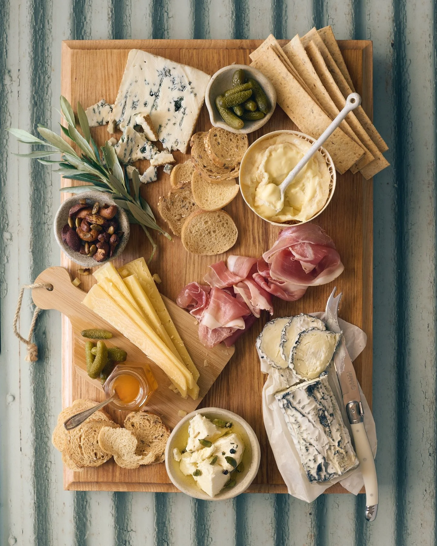 Midweek Musings 🚧

I&rsquo;ve been ruminating on boundaries this past week.

Boundaries in business are essential, especially when you&rsquo;re a sole trader without the traditional 9-to-5 structure. Setting clear work hours was tough at first. The 