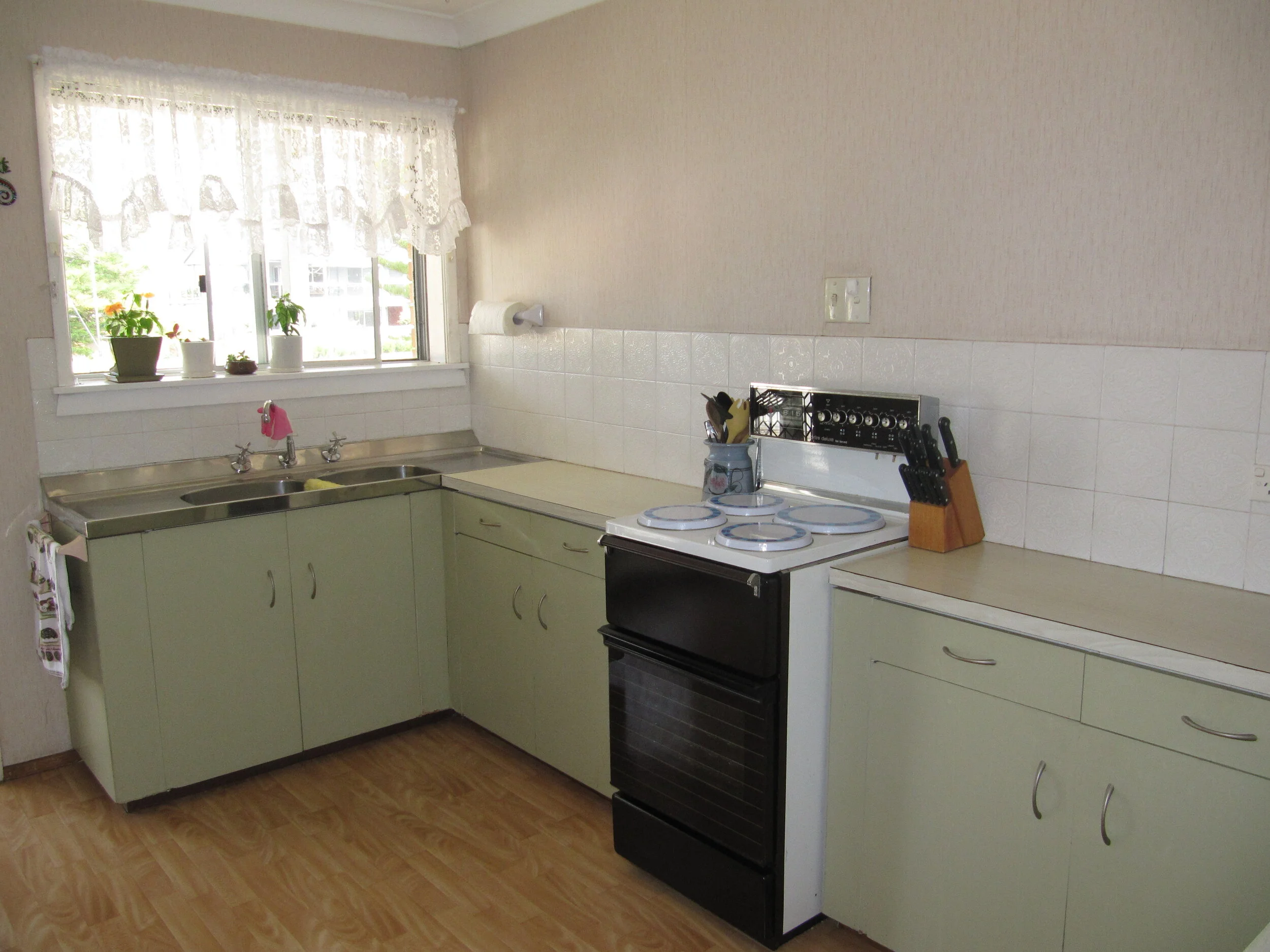Refurbish 1 kitchen before.JPG
