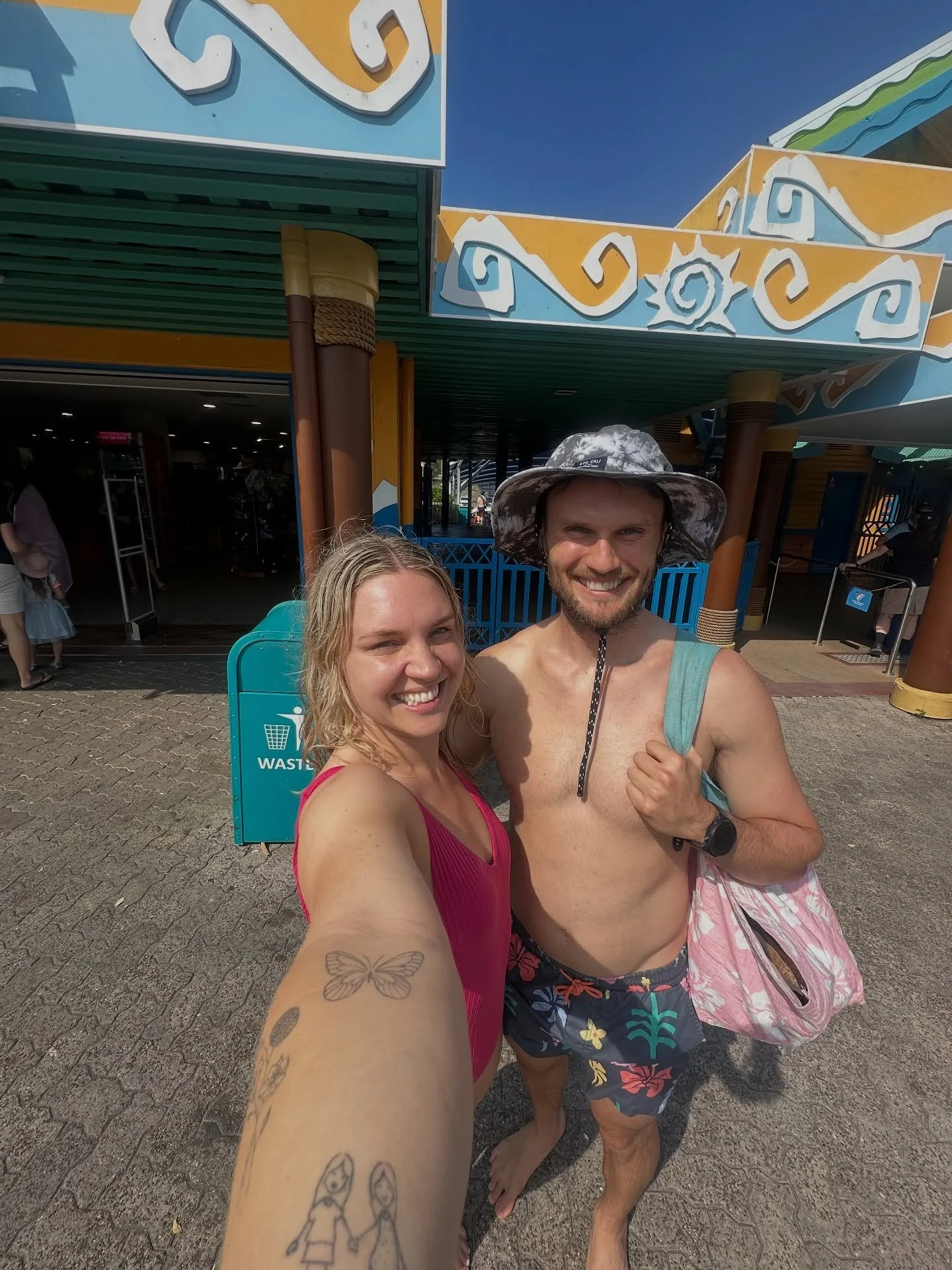 Wet n Wild + Yatala pie today with @annieredhead__ 

How good are coordinated days off!?