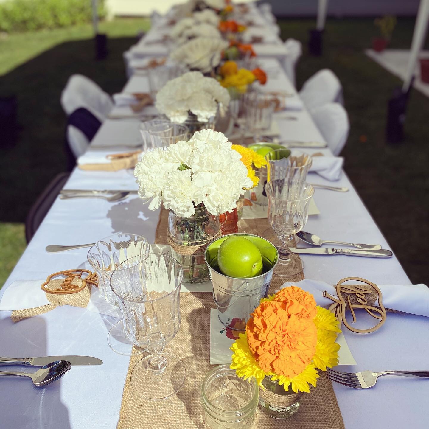 We were so lucky to spend time with #family for #RoshHashanah 🍏 
I wonder what will happen for #thanksgiving2020 🦃 

#flowers #hydrangea #tablescape #appledecor #centerpiece #entertaining #eatingoutside #smpliving #holidaydecor #decor #thanksgiving
