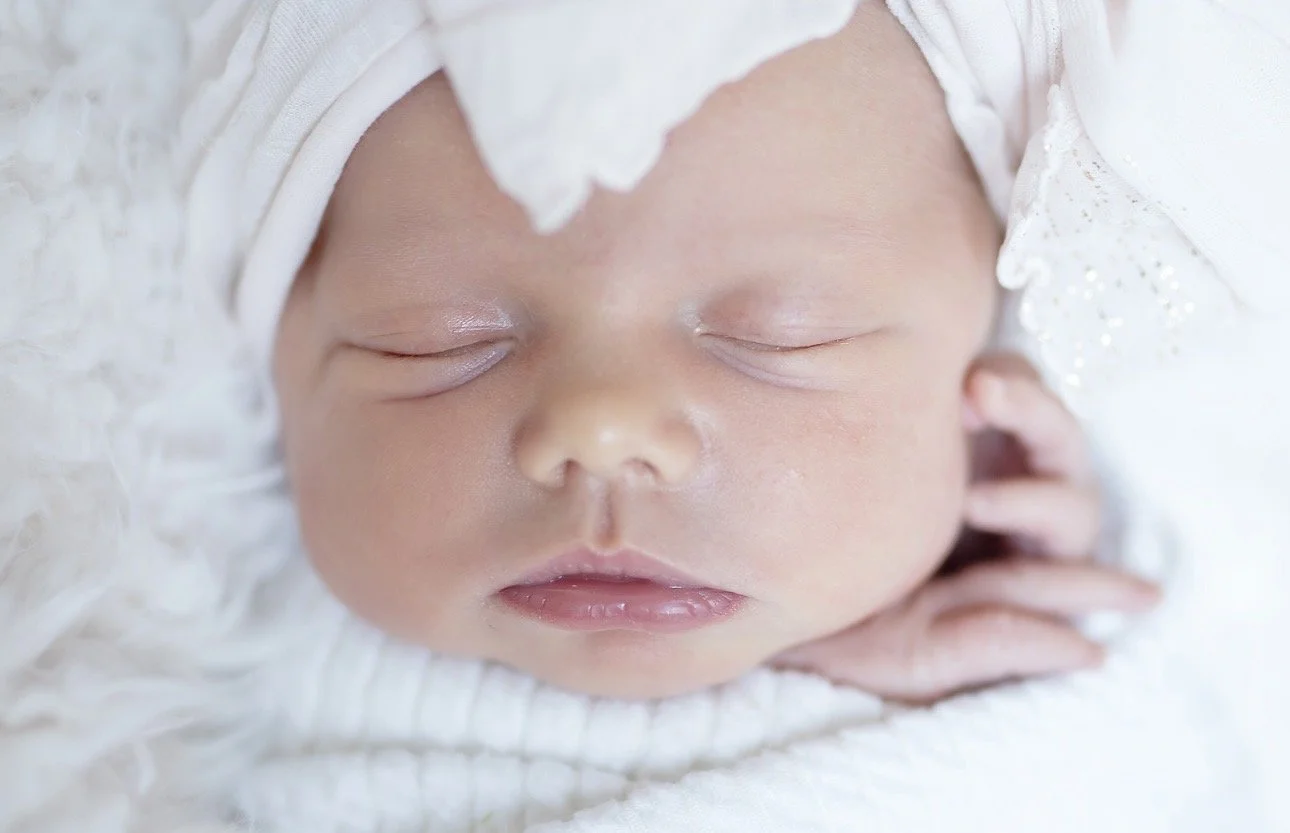 What Newborn Photos Look Like at 2–6 Weeks (It’s Not Too Late)