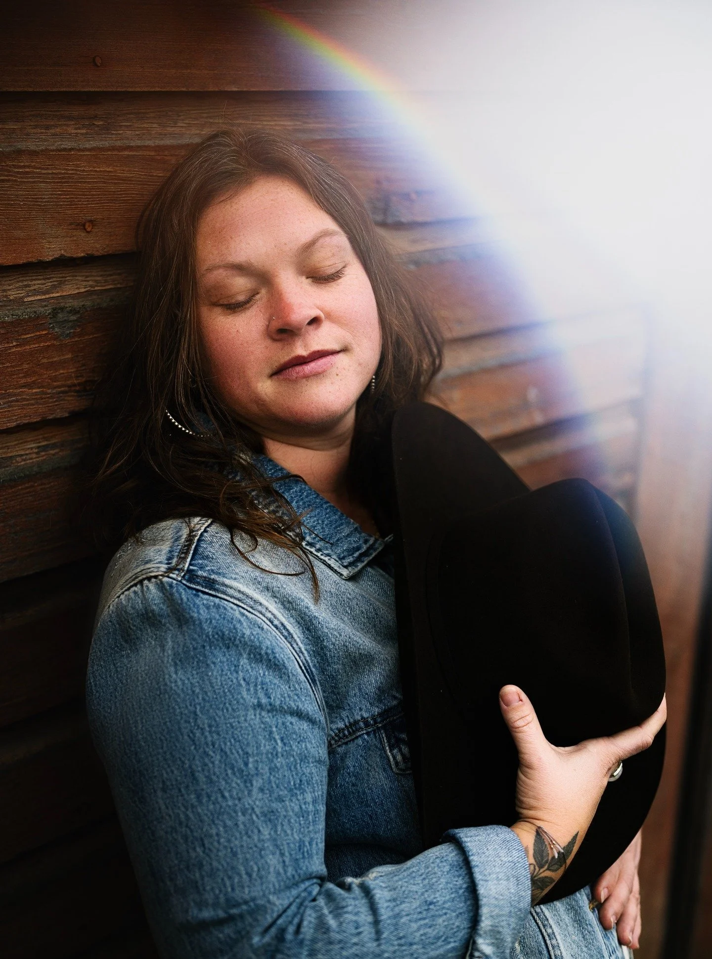 The people who find me are such a pleasure. Beautiful portraits of @huesof_lyra came from our time together. We touched on so much in our couple of hours together. Spirit, nature, passion, loss, grief, rebirth, hope. It goes on. 

Truly blessed to co