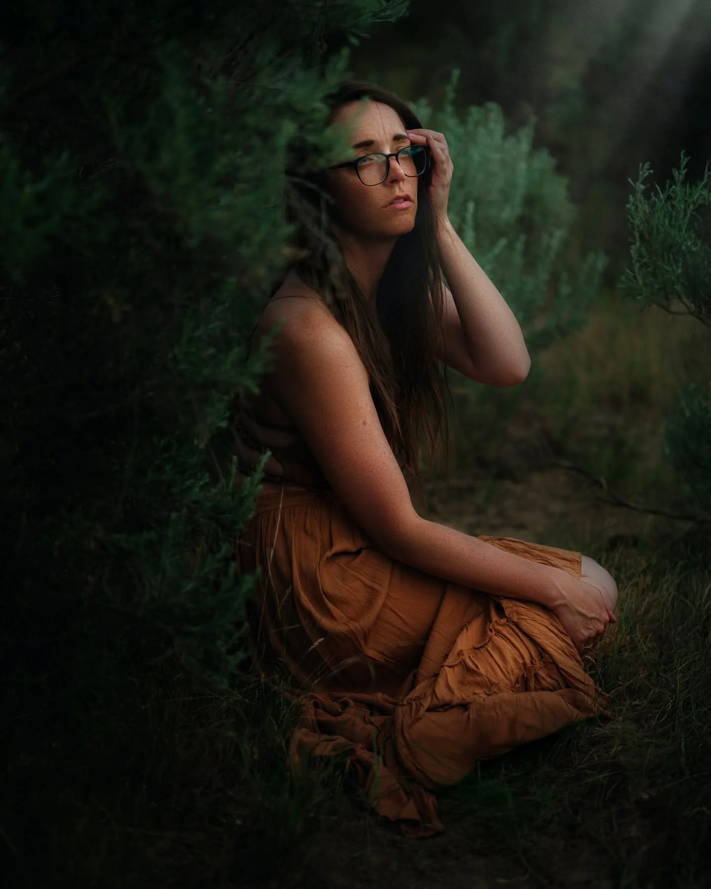 Self portraits in the sagebrush. This stuff is my fave, it smells amazing but man, i am allergic to it haha

Worth it for the gram ;) 

#selfportrait #vernonphotographer #osoyoos